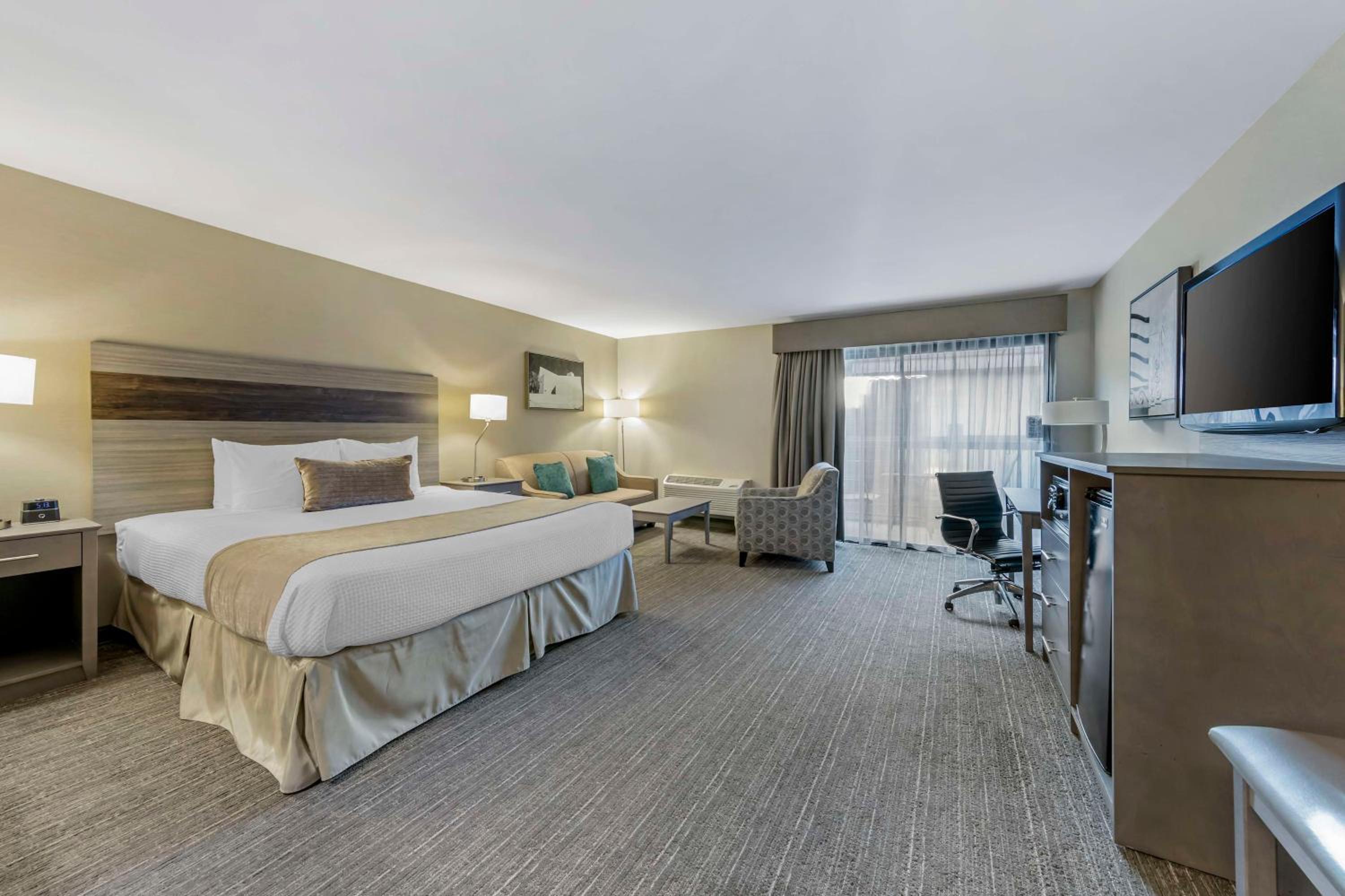 King Suite - Non-Smoking - Photo 1