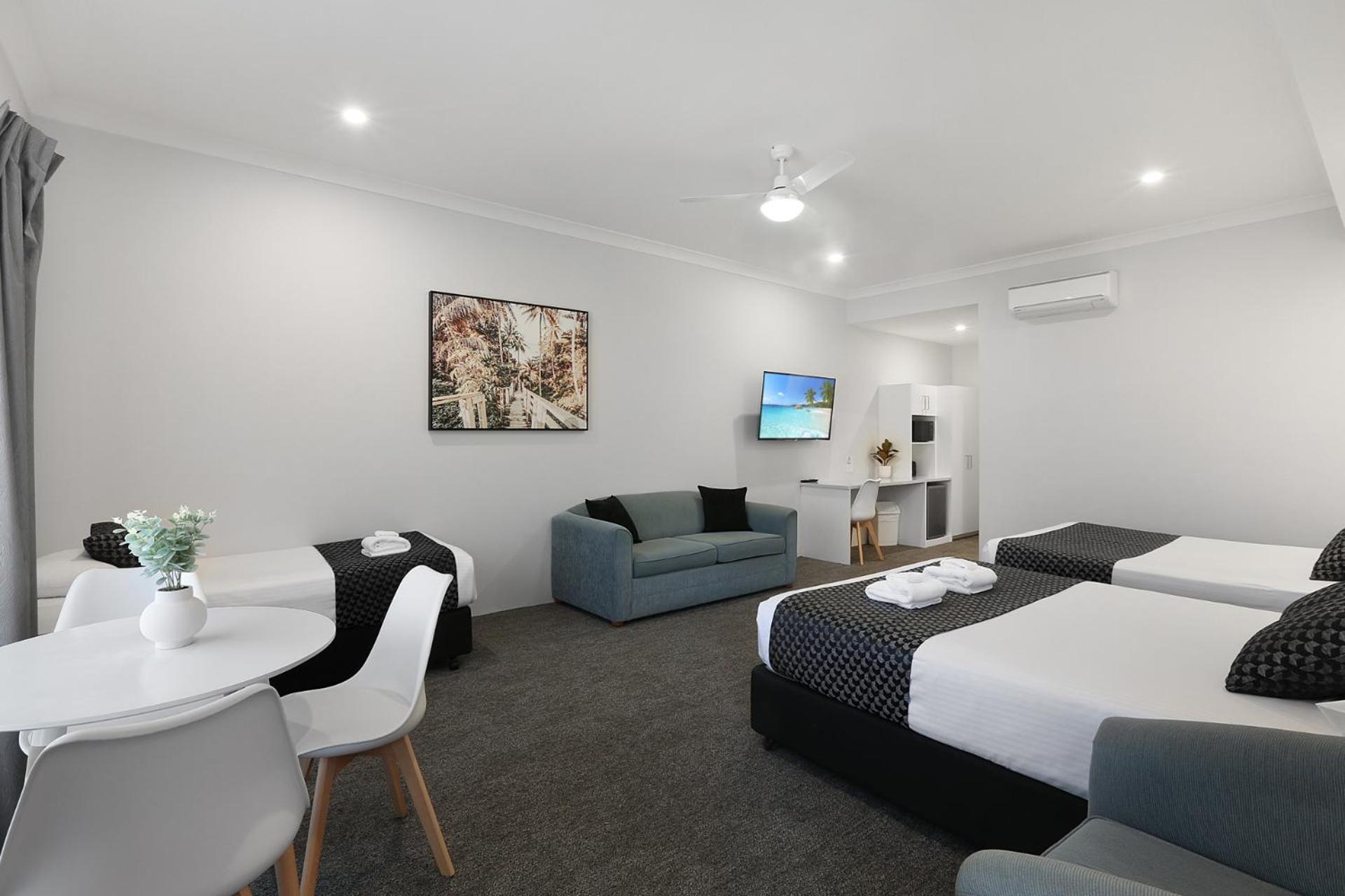Deluxe Family Suite photo 2