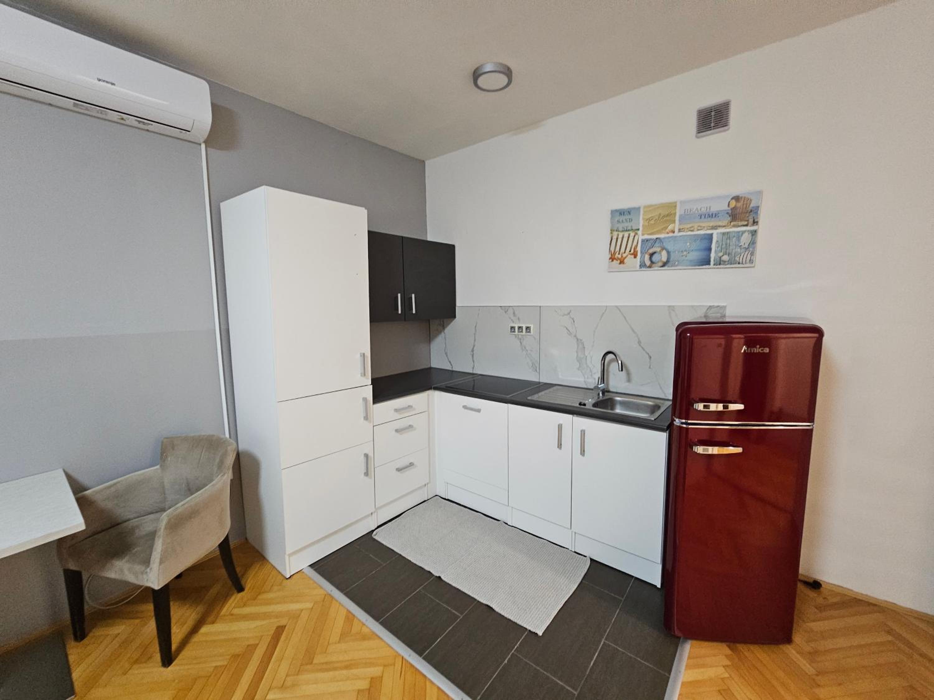 One-Bedroom Apartment photo 3
