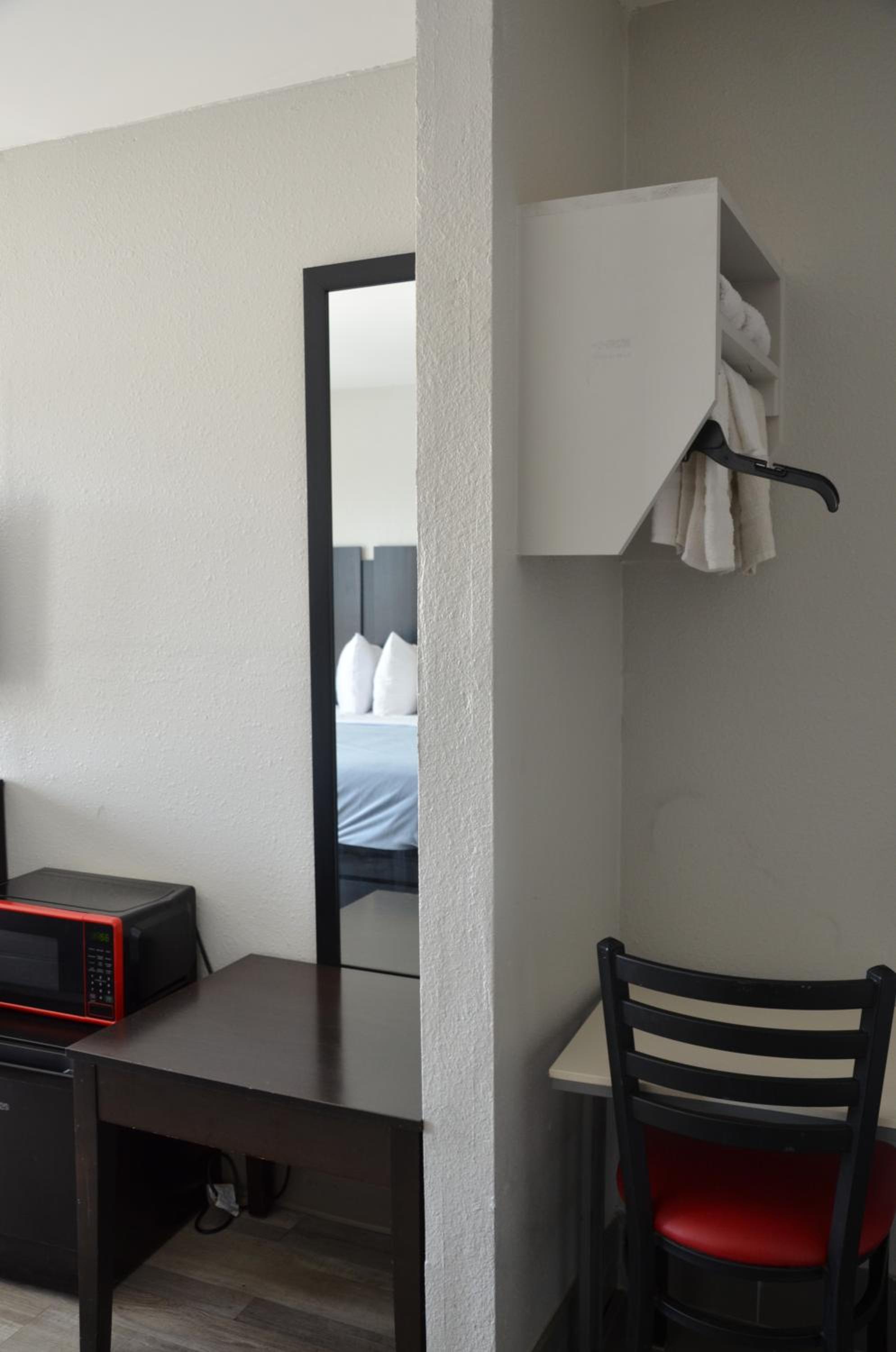 Queen Room photo 1