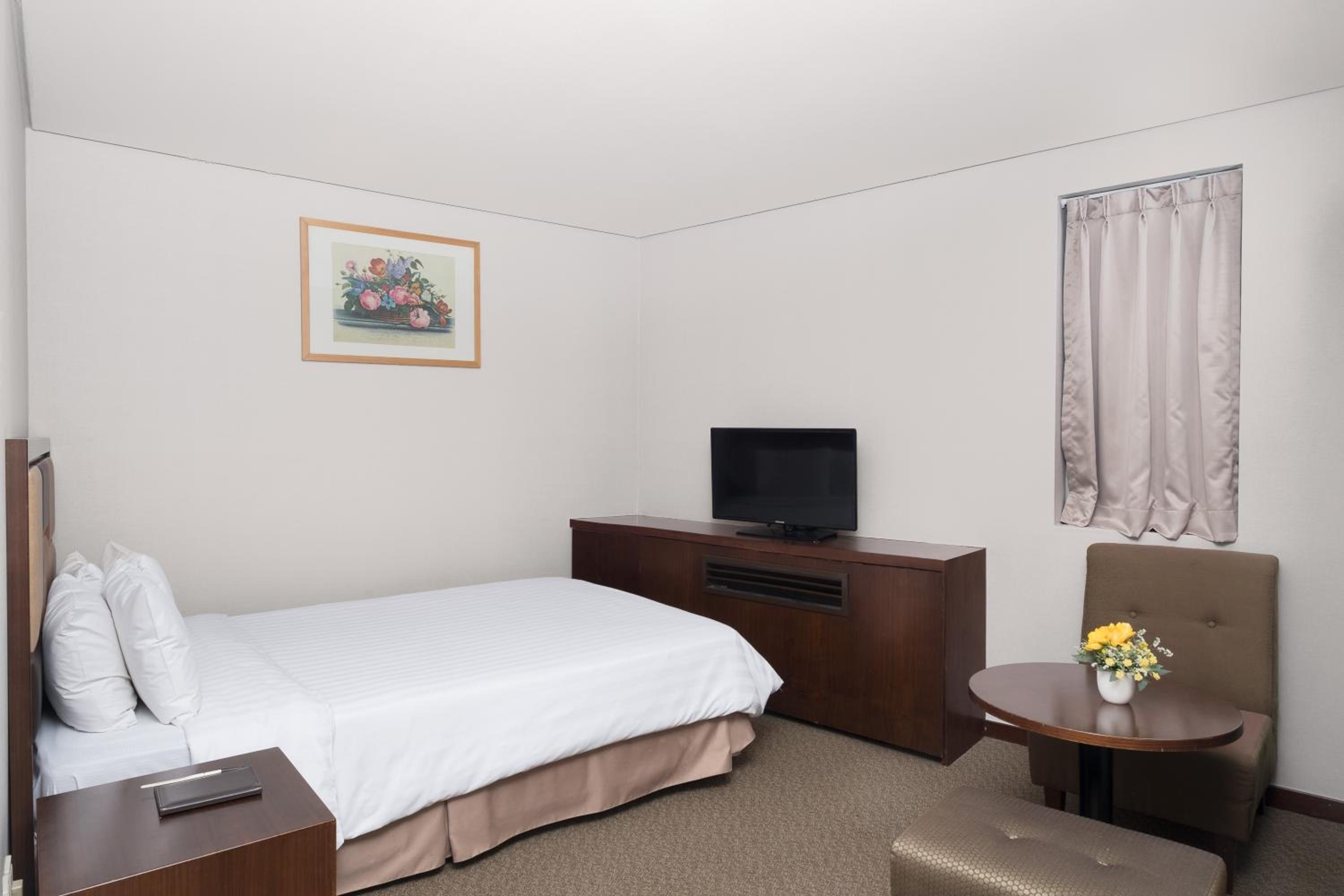 Economy Double Room -  No Window - Photo 4