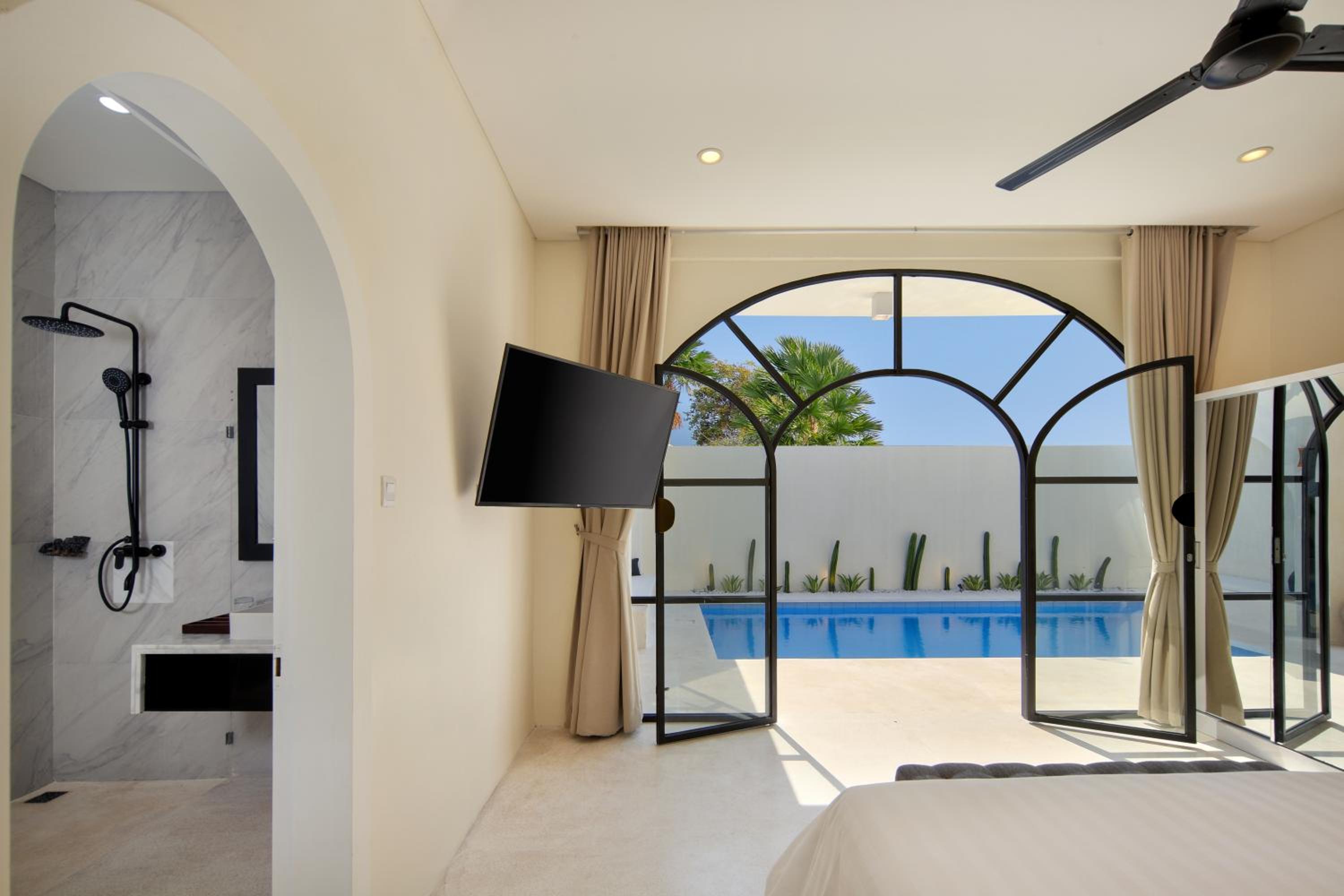 Luxury Two Bedroom Villa with Private Pool - Photo 9