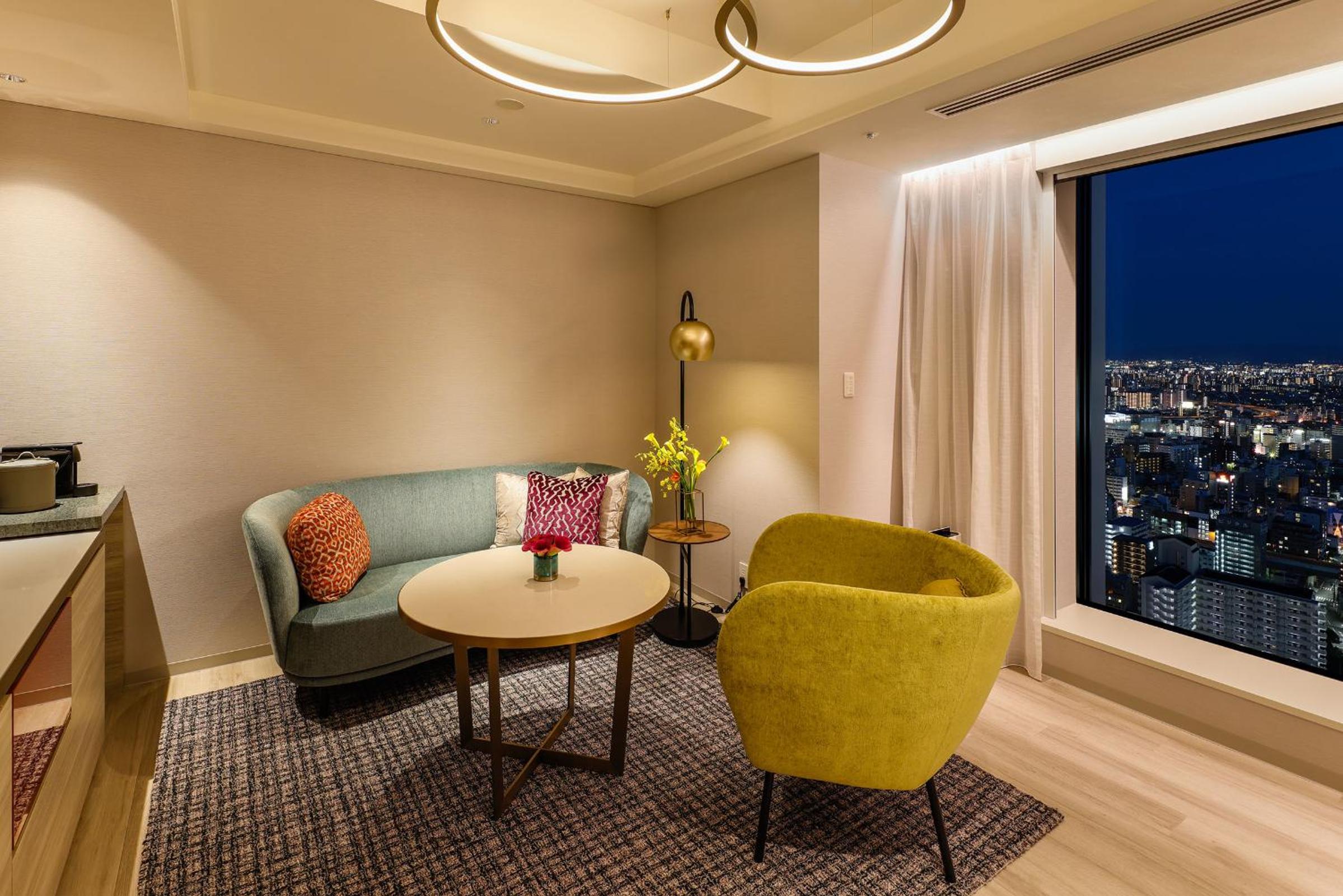 Suite - Club Floor - Photo 1