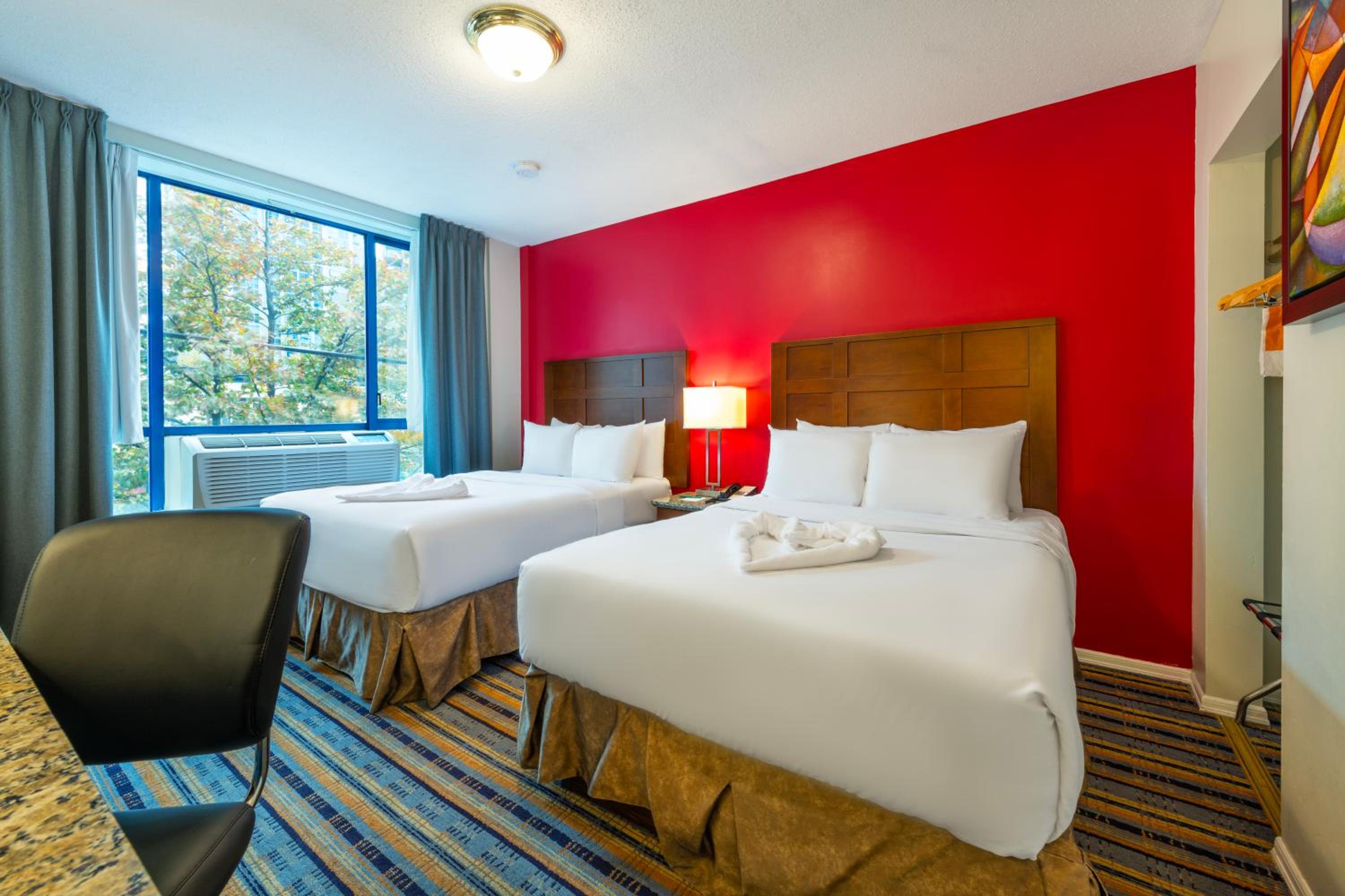 Double Room with Two Double Beds - Non-Smoking - Photo 3