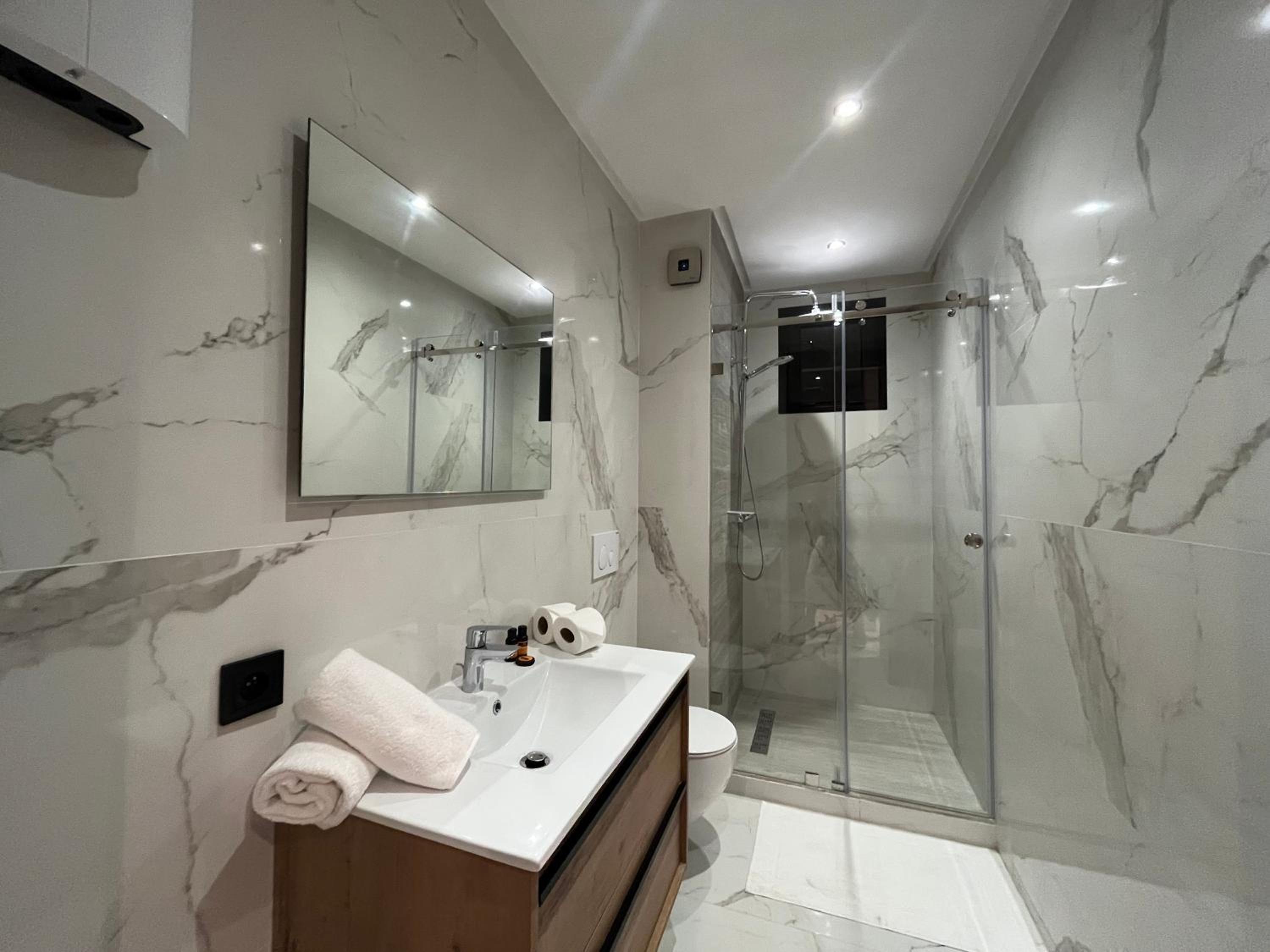 Two-Bedroom Apartment - Photo 5