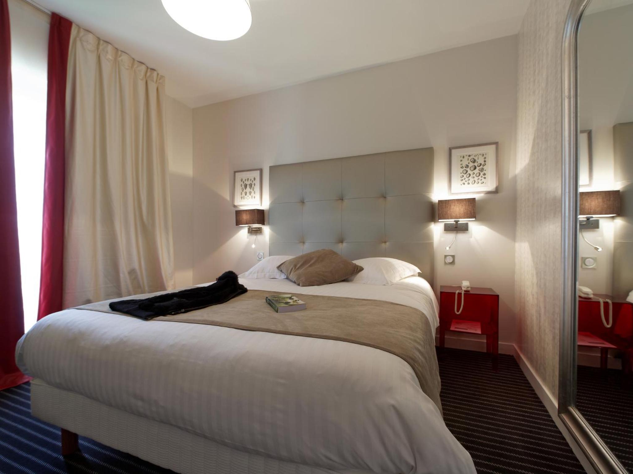 Double Room with Balcony - Photo 4