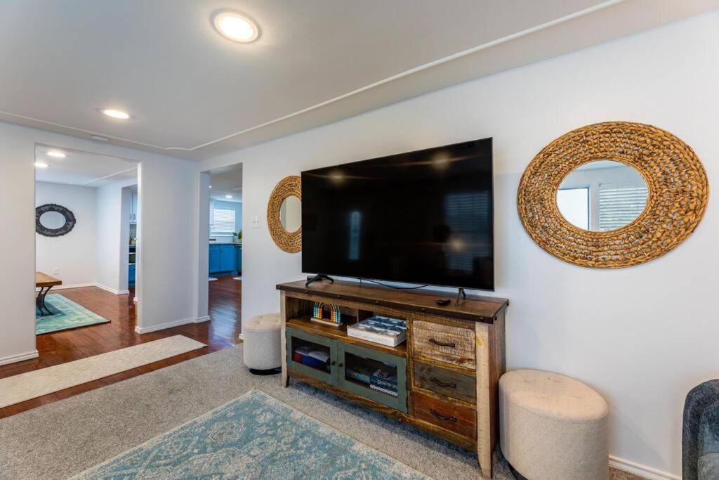 Five-Bedroom House photo 1
