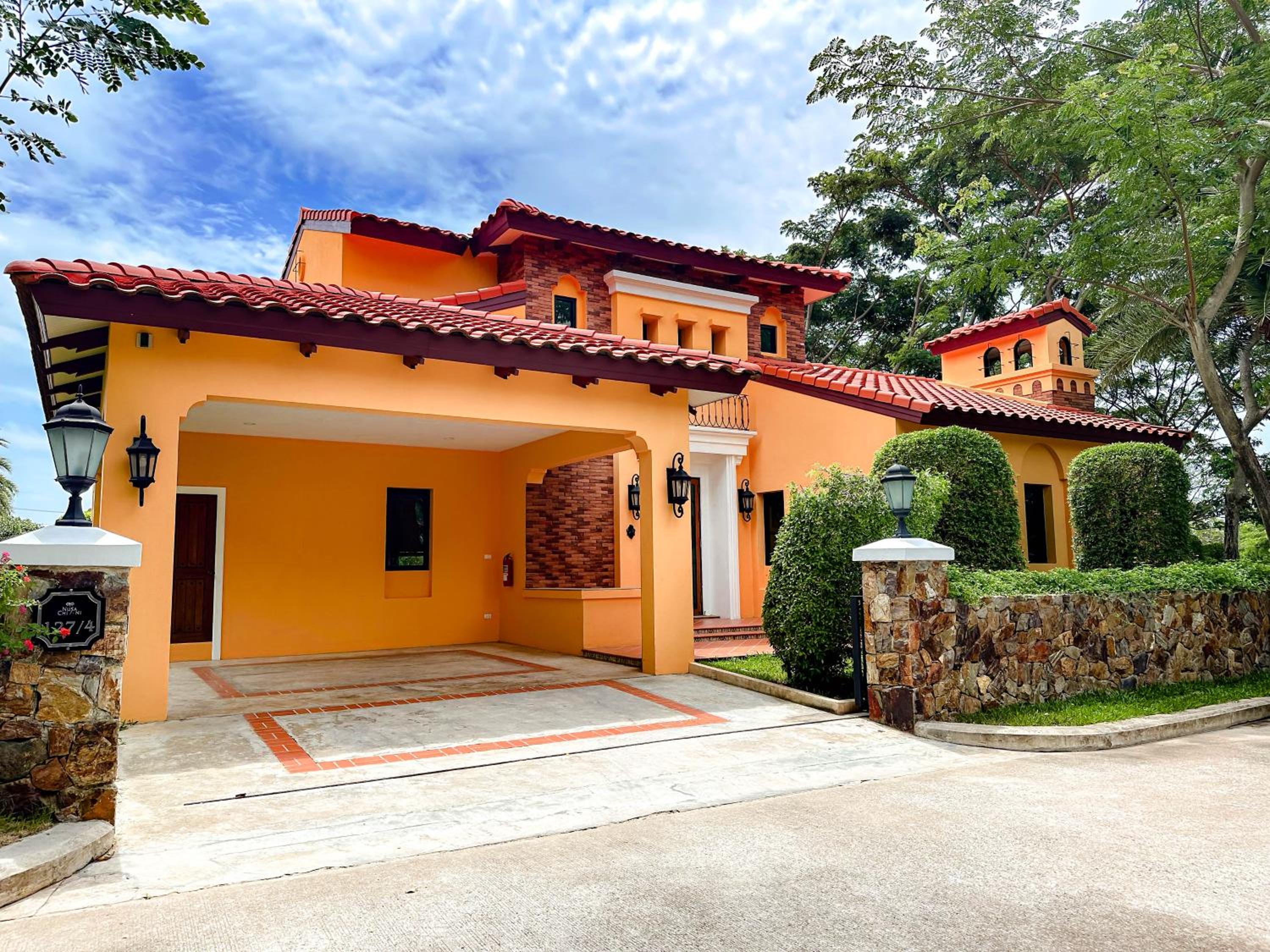 Three-Bedroom Villa With Garden View photo 2