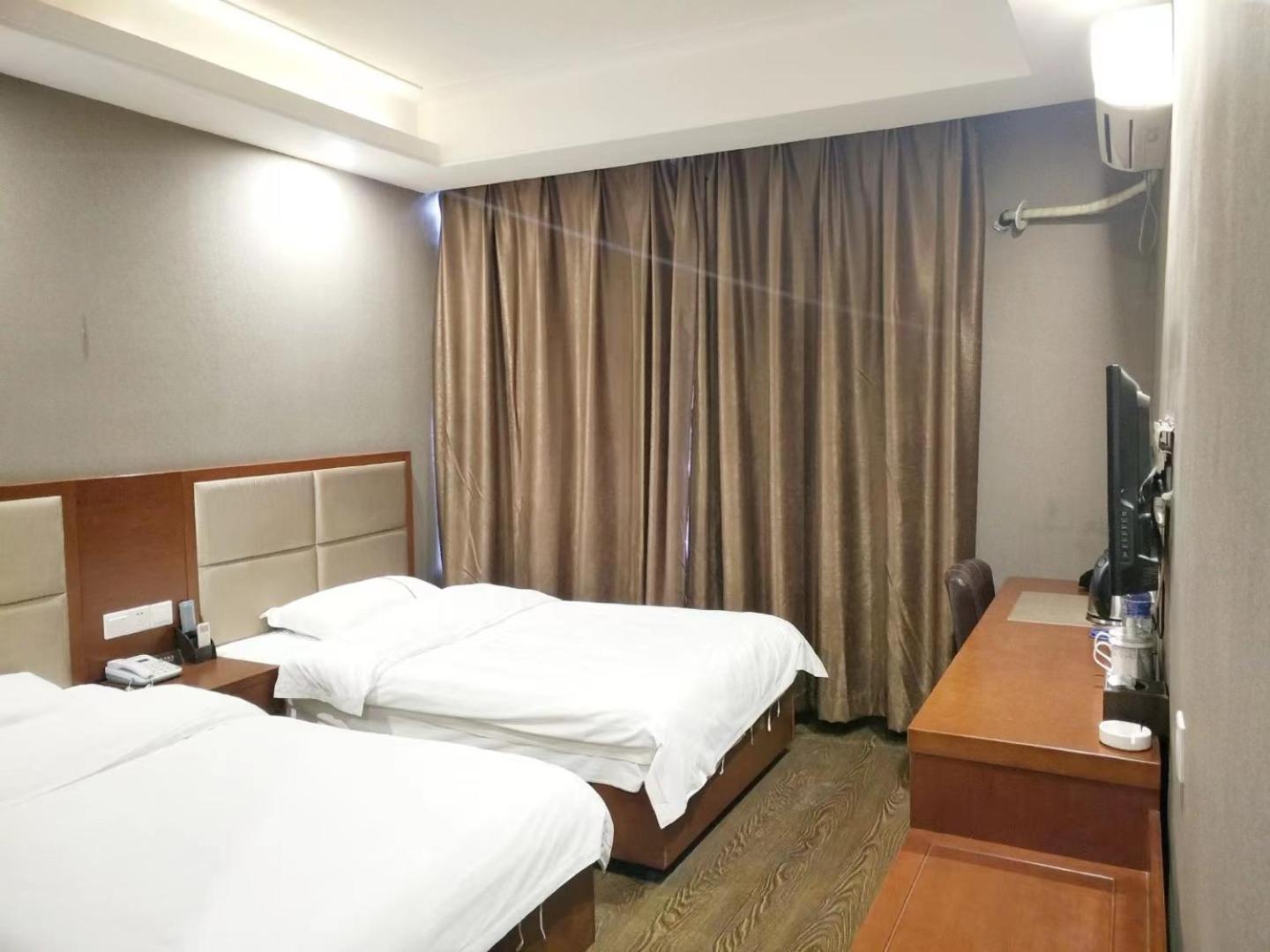 Deluxe Twin Room photo 2