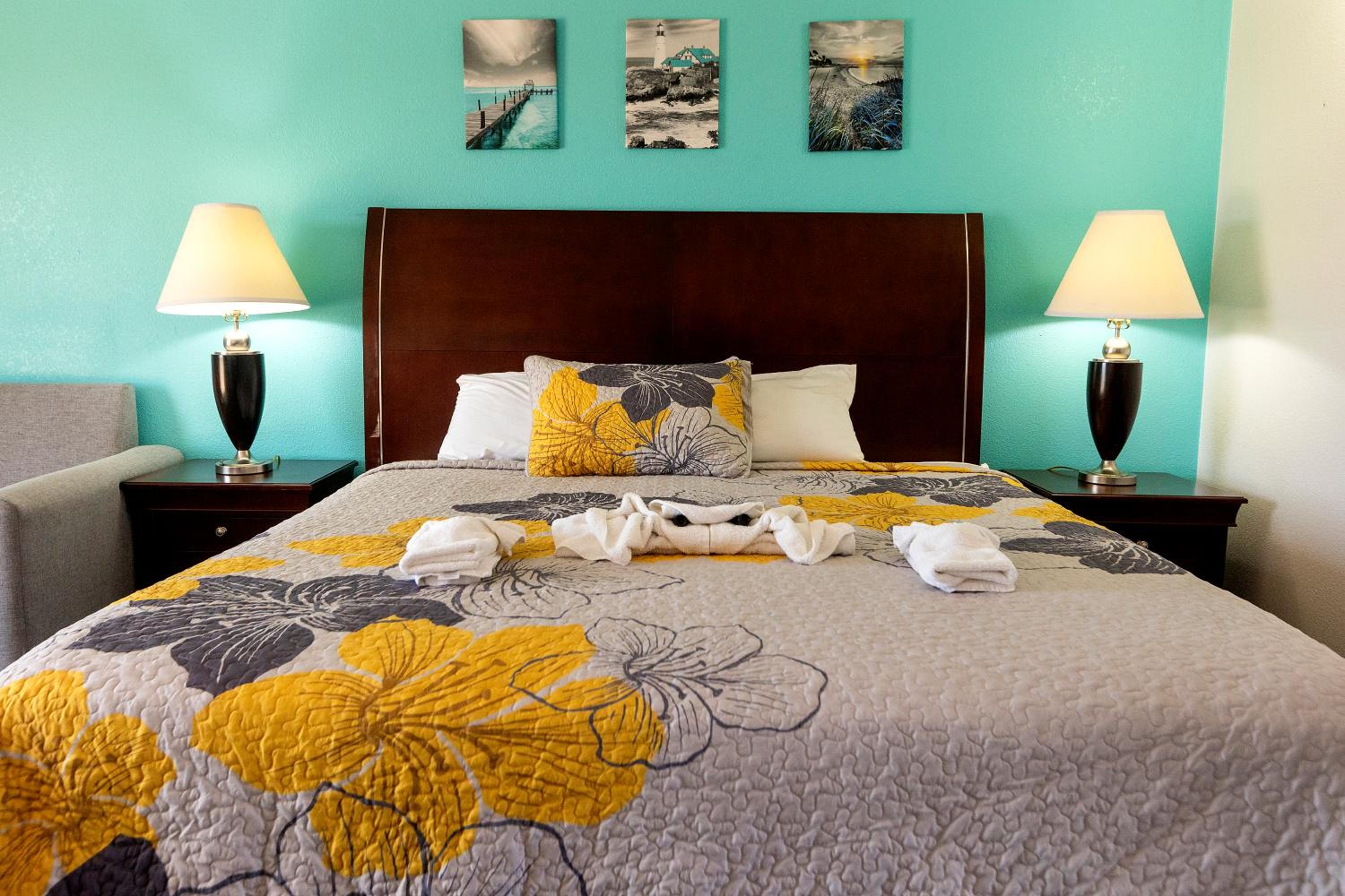 Deluxe King Room - Photo 1