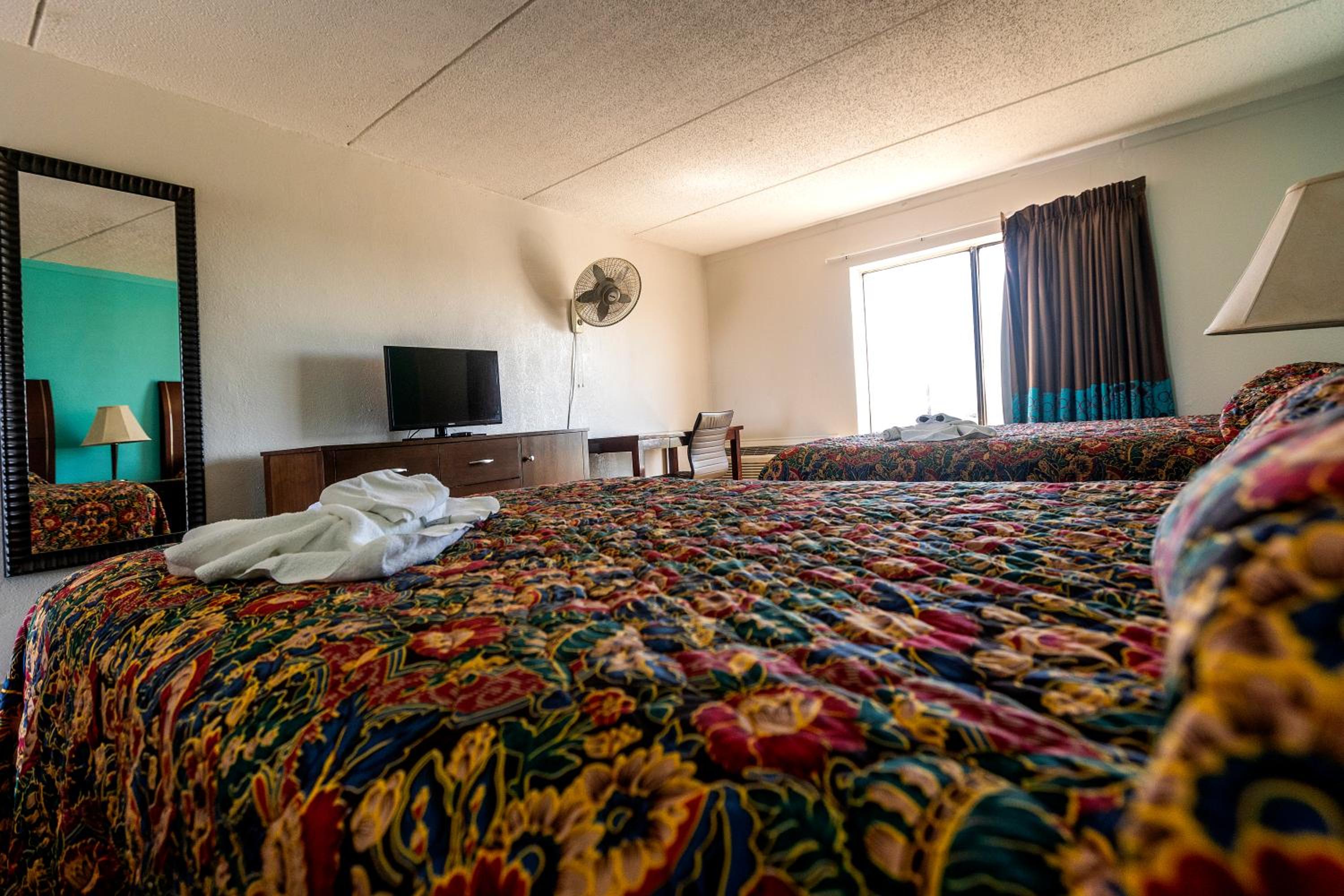 Standard Double Room - Photo 9