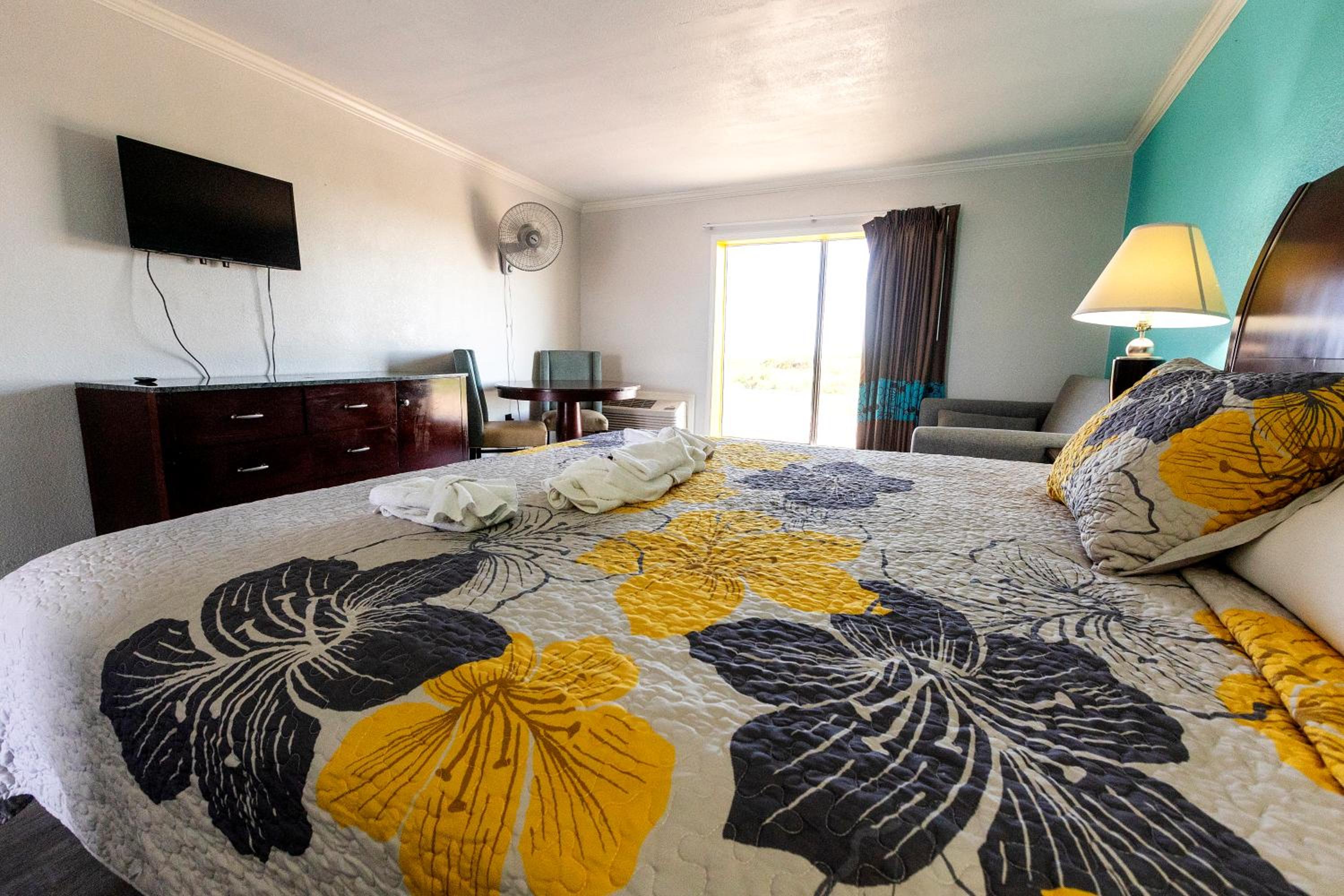 Deluxe King Room - Photo 6