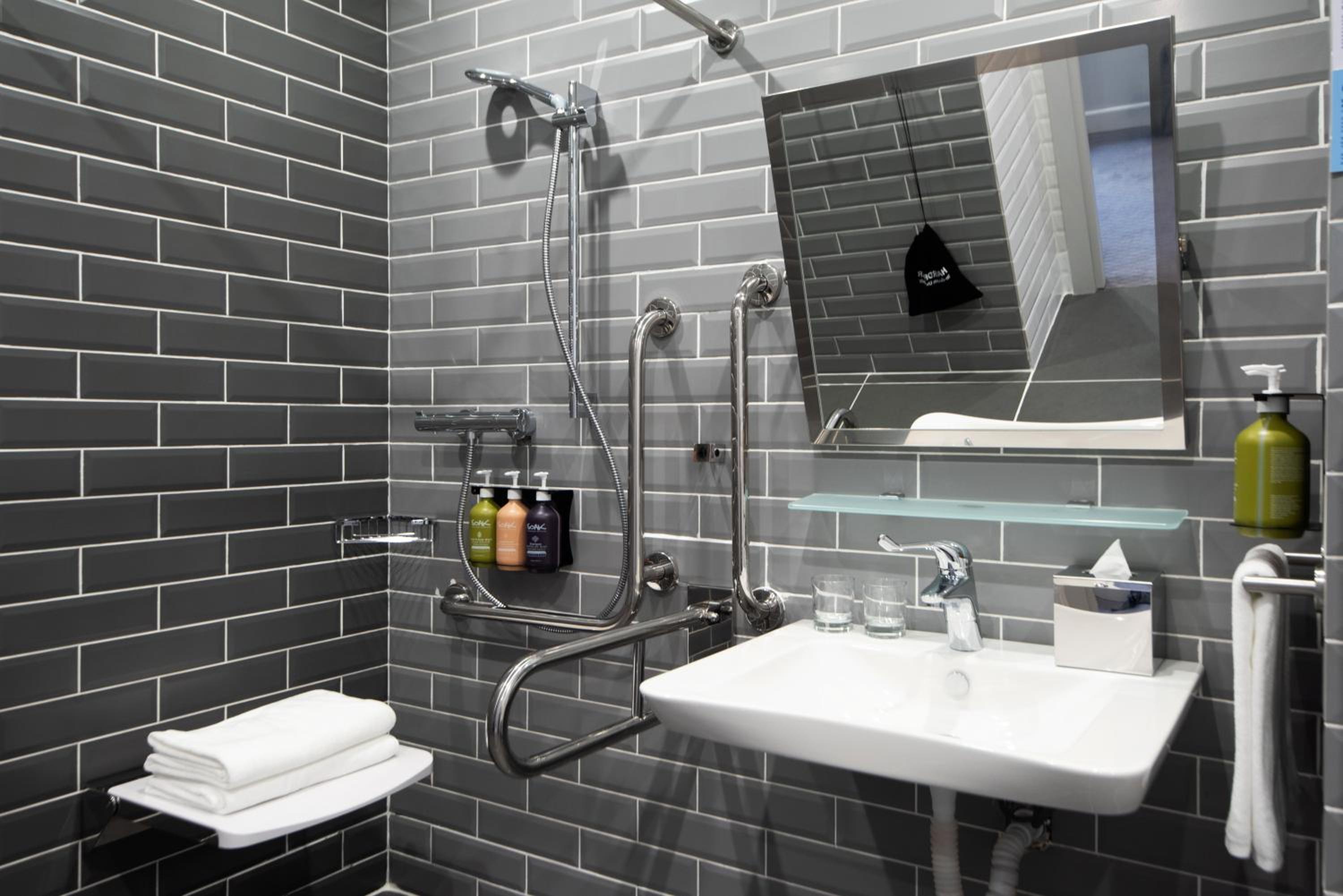 Standard Queen Room - Accessible with Free Breakfast - Photo 6