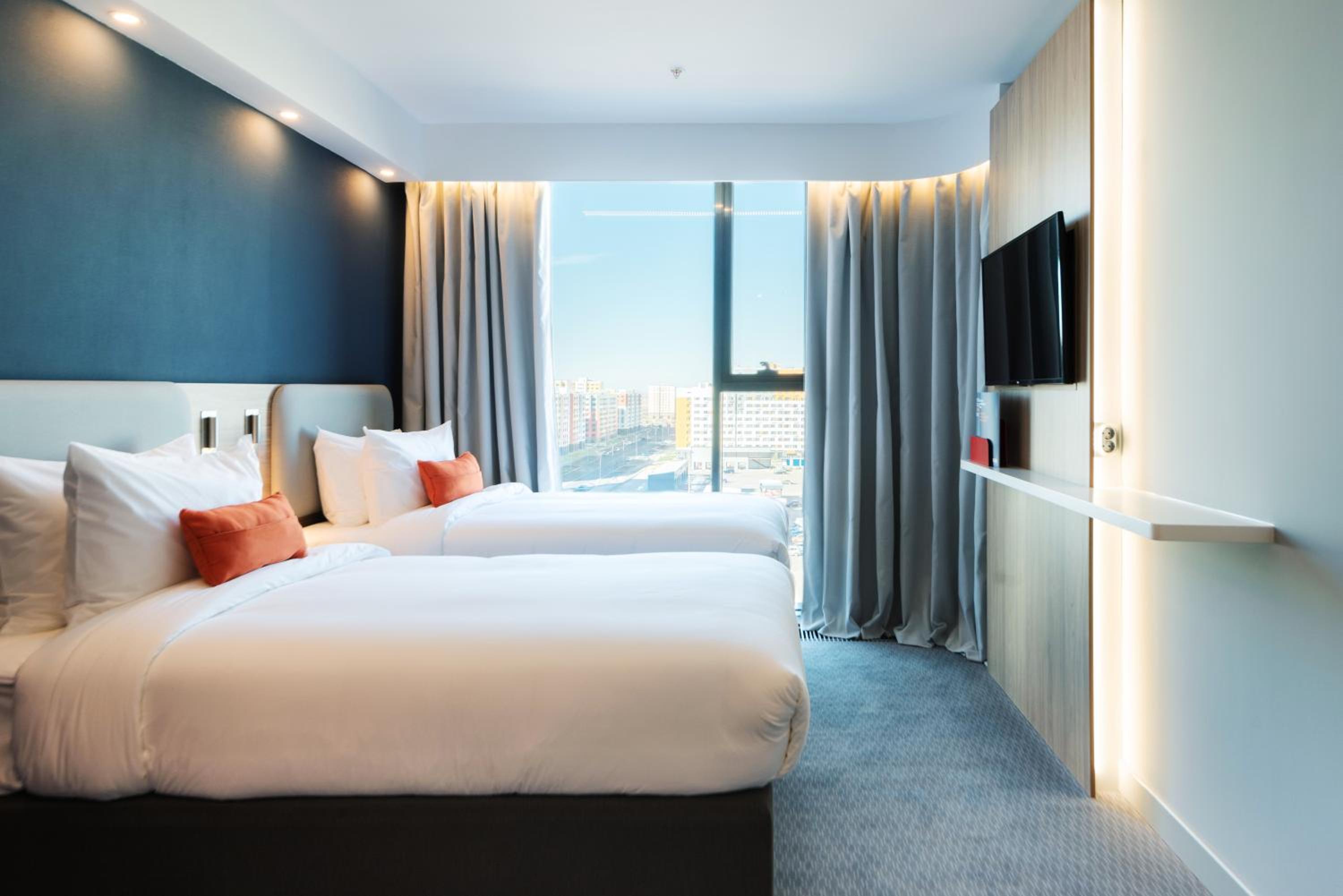 Standard Twin Room with Free Breakfast - Photo 8