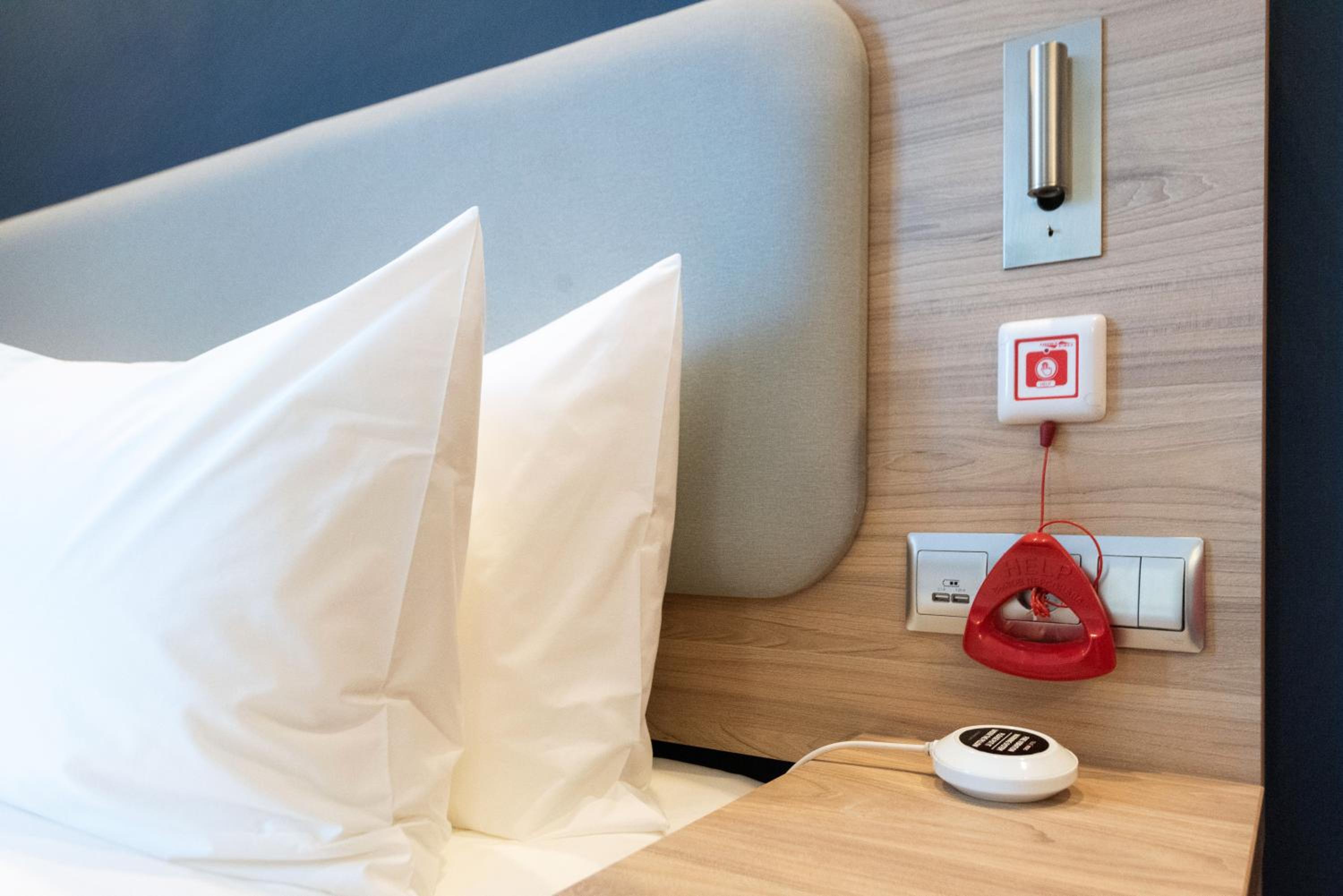Standard Queen Room - Accessible with Free Breakfast - Photo 11