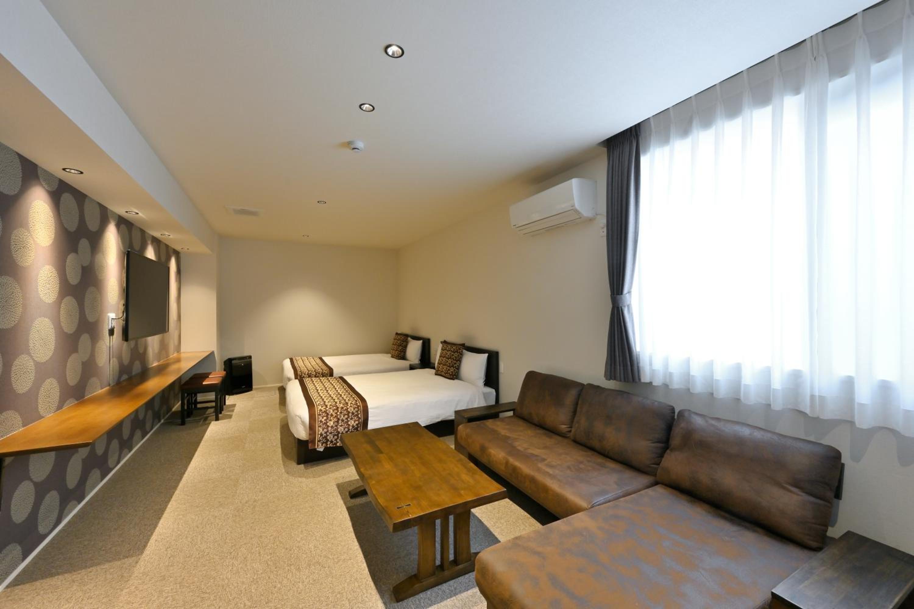 Standard Twin Room - Photo 4