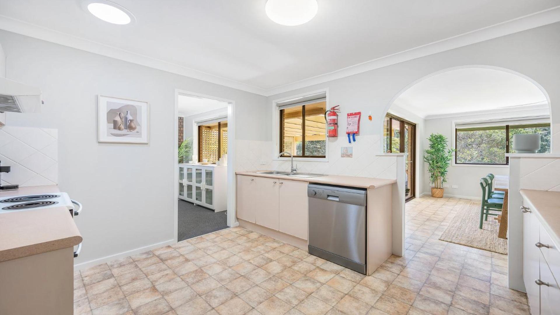 Three-Bedroom House photo 3