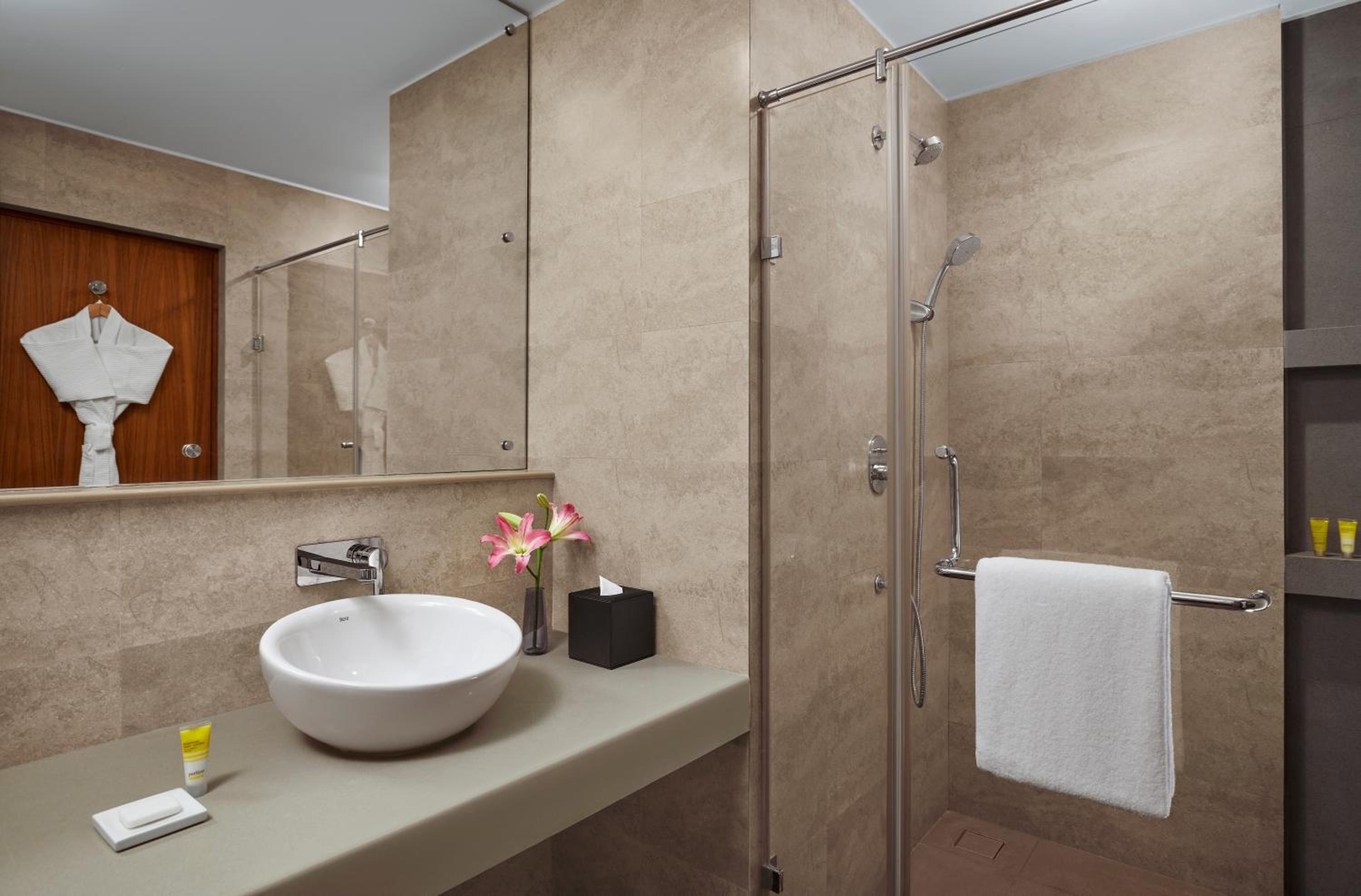 Standard King Room with 15% off on Spa and F&B - Photo 4