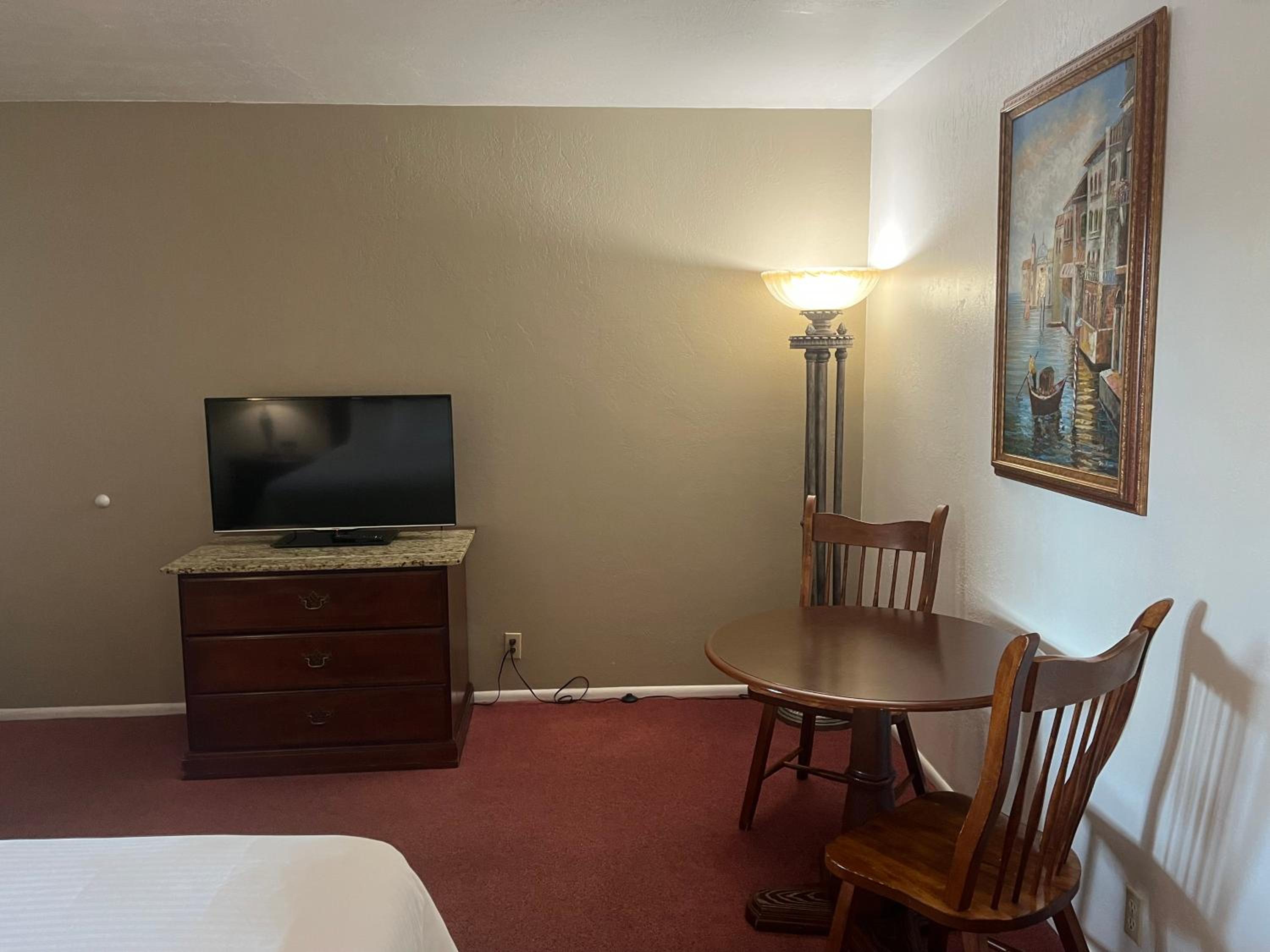 Queen Room - Photo 7