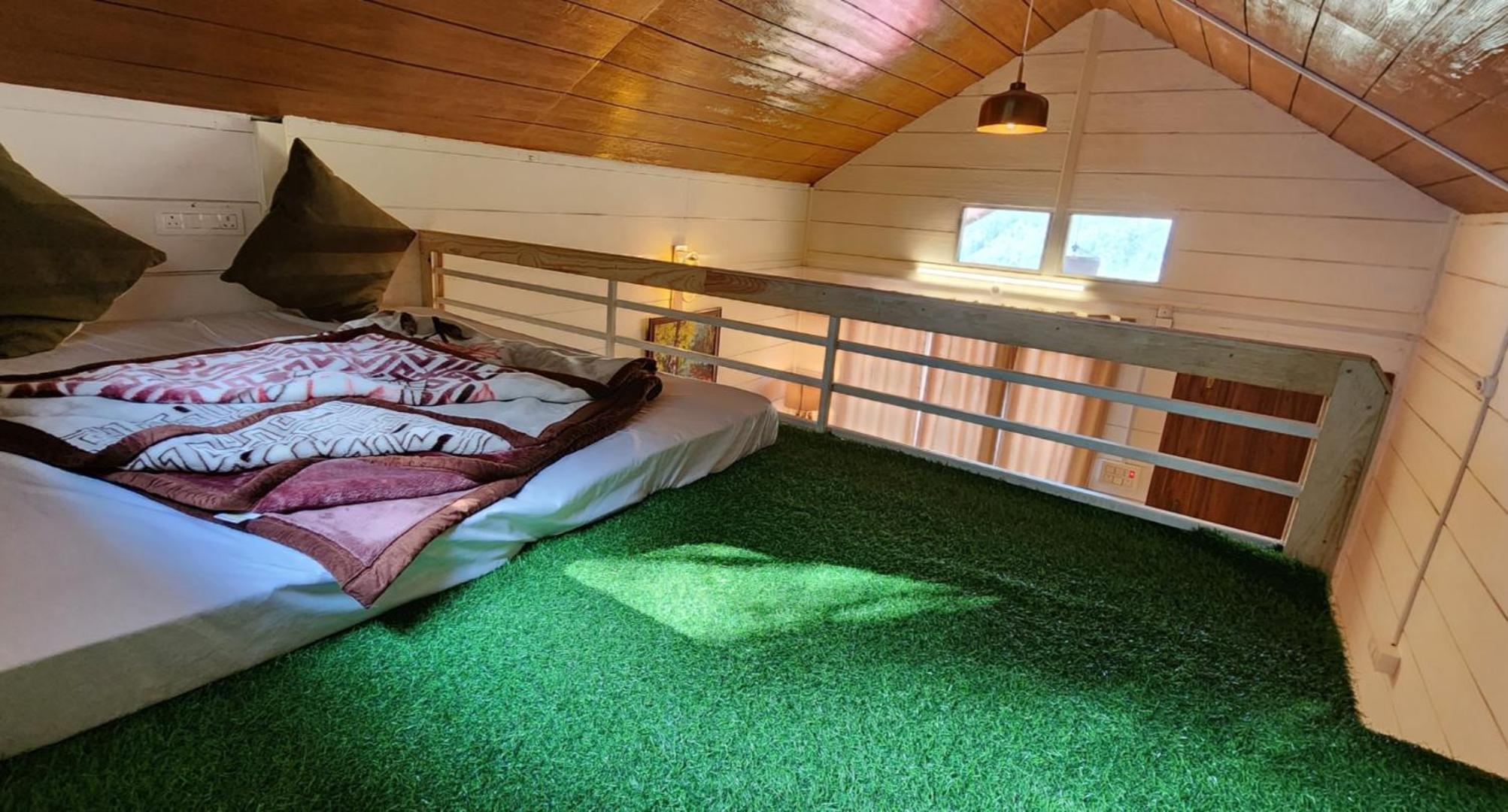 Family Room with Balcony photo 2
