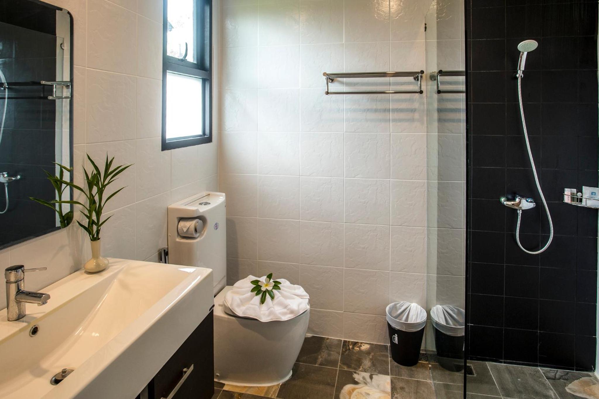 Deluxe Double or Twin Room with Pool Access - Photo 20