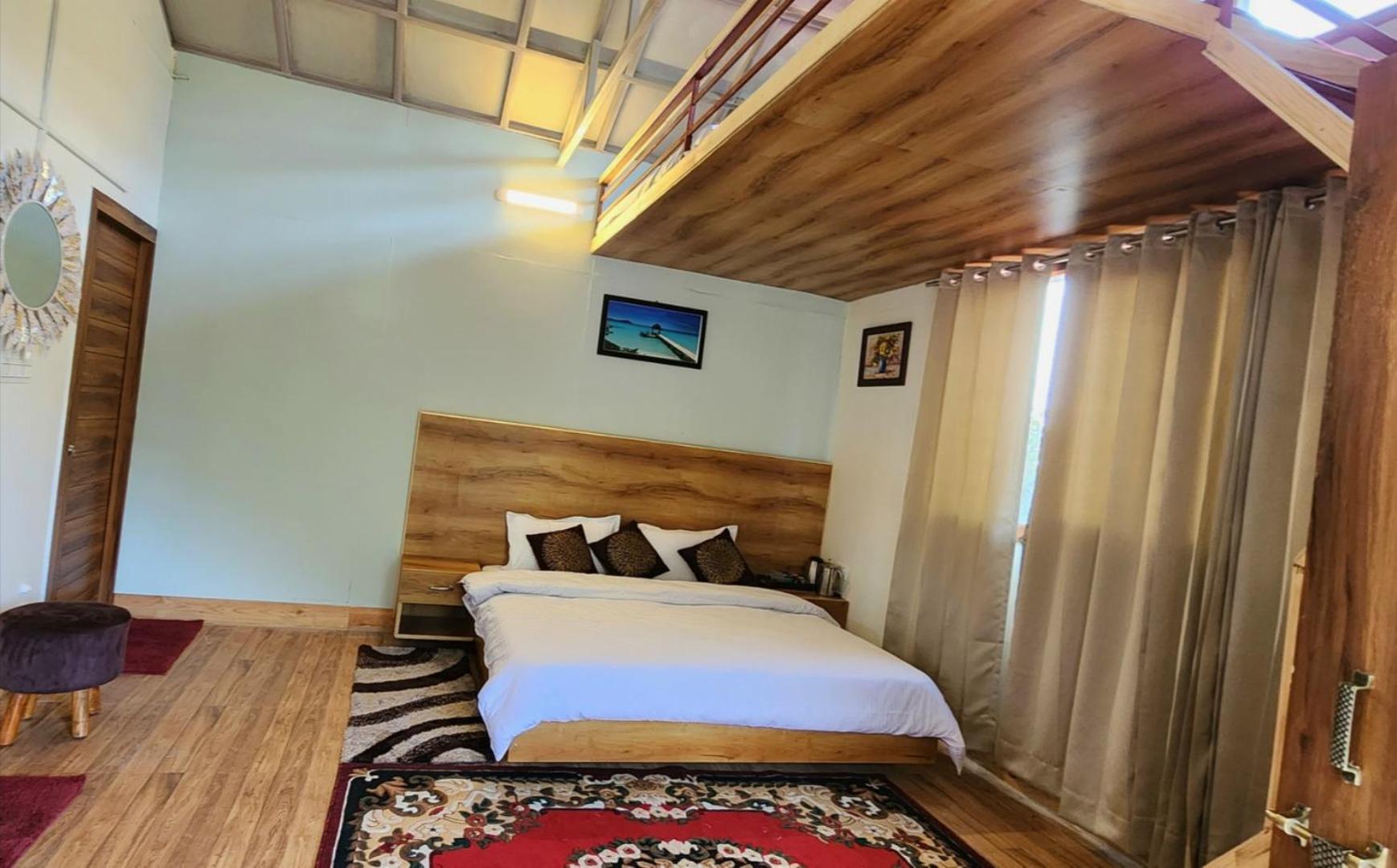 Deluxe Double Room with Balcony photo 2