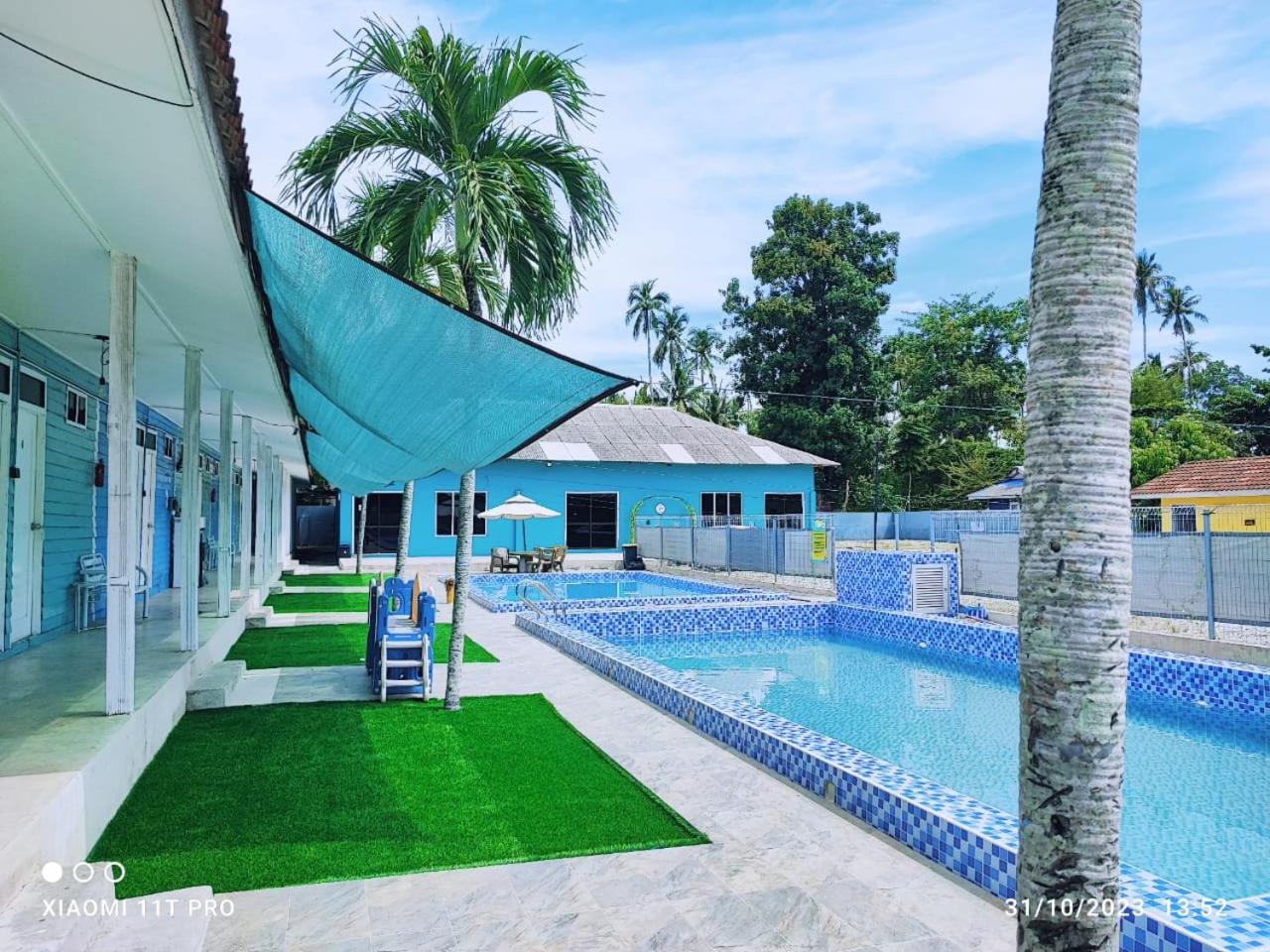 Queen Room with Pool View