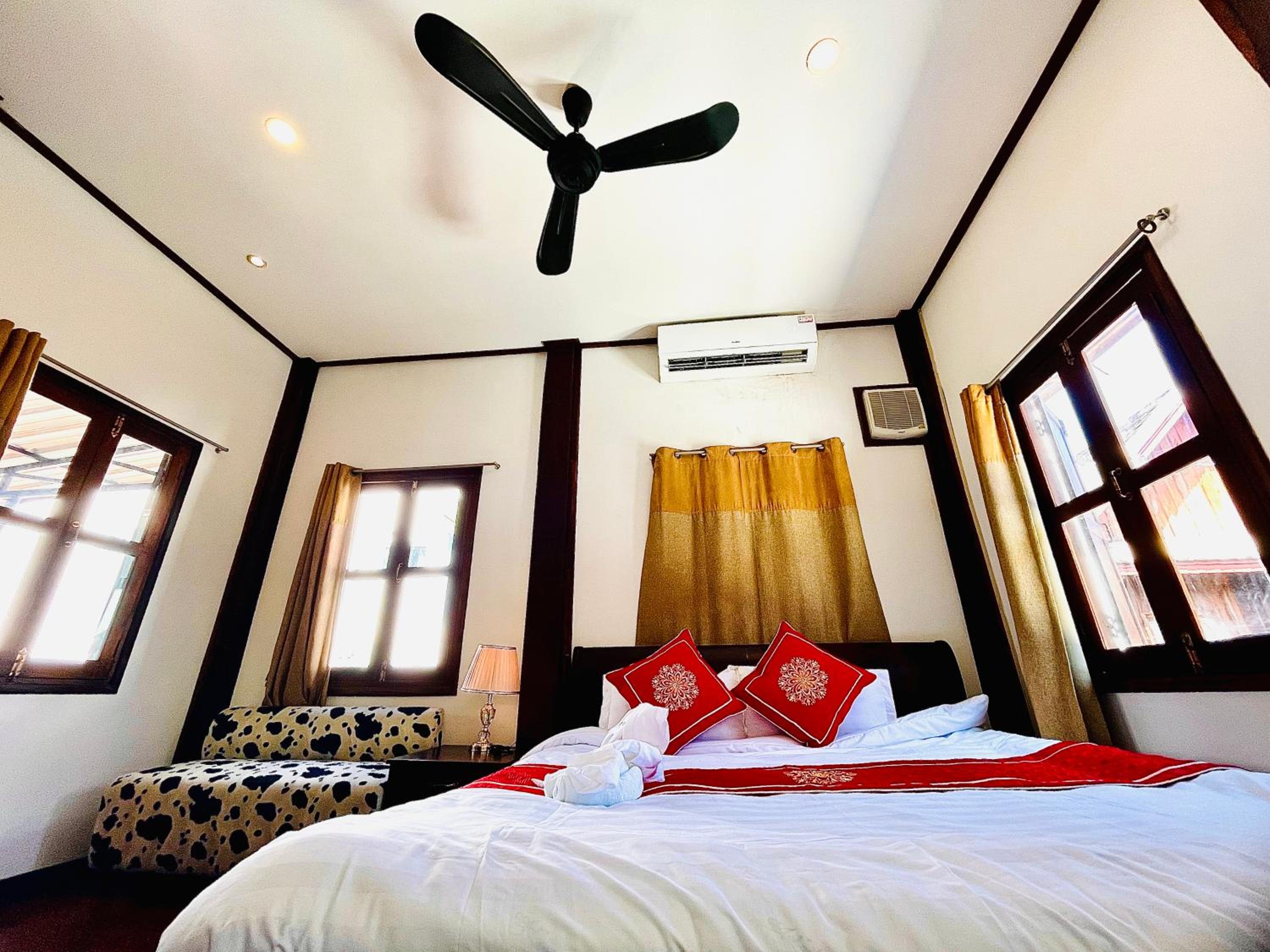 Deluxe Double Room with Balcony photo 1