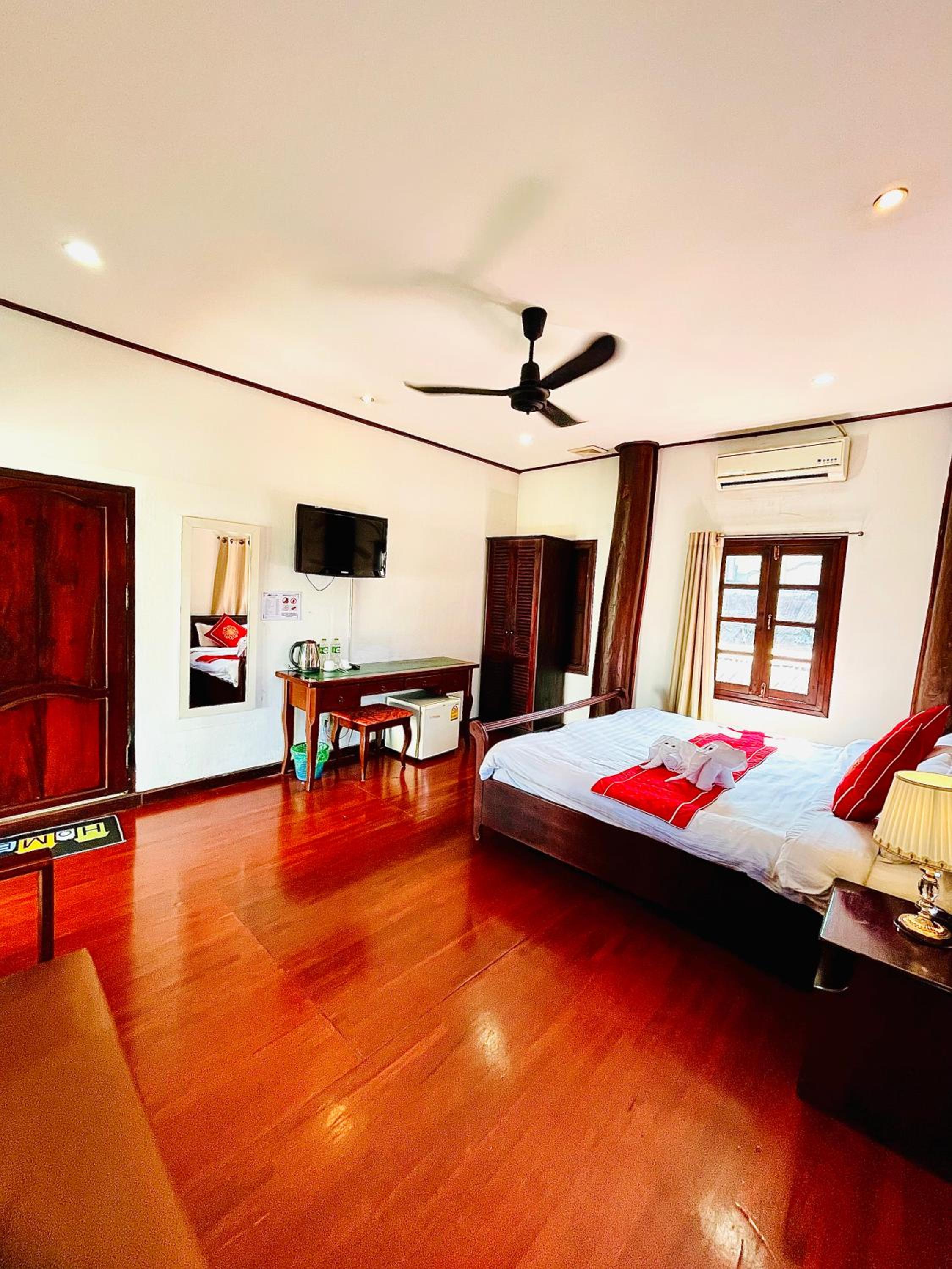 Deluxe Double Room with Balcony photo 2