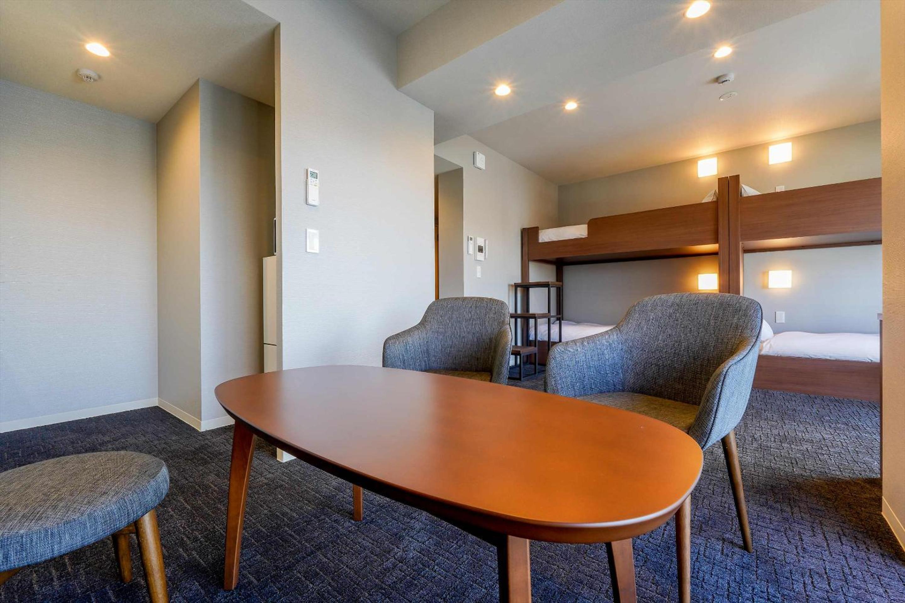 Apartment with Two Bunk Beds - Photo 3