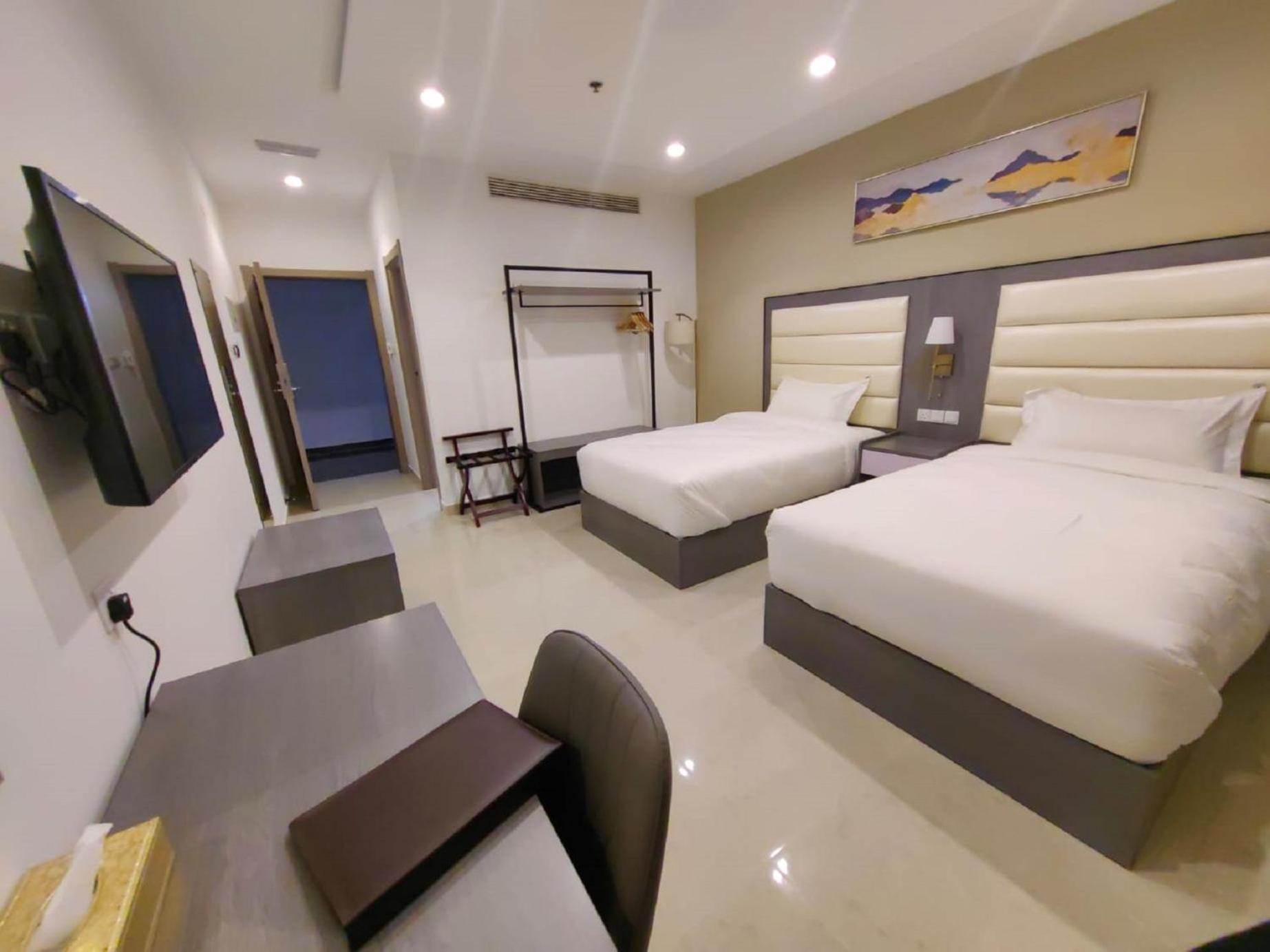 Standard Twin Room - Photo 3