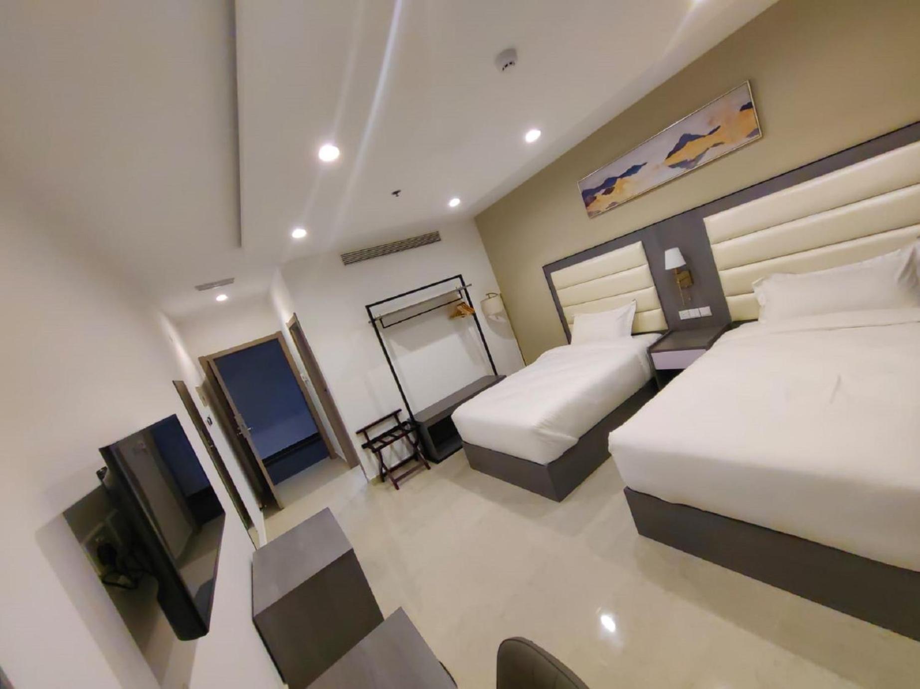 Standard Twin Room - Photo 1