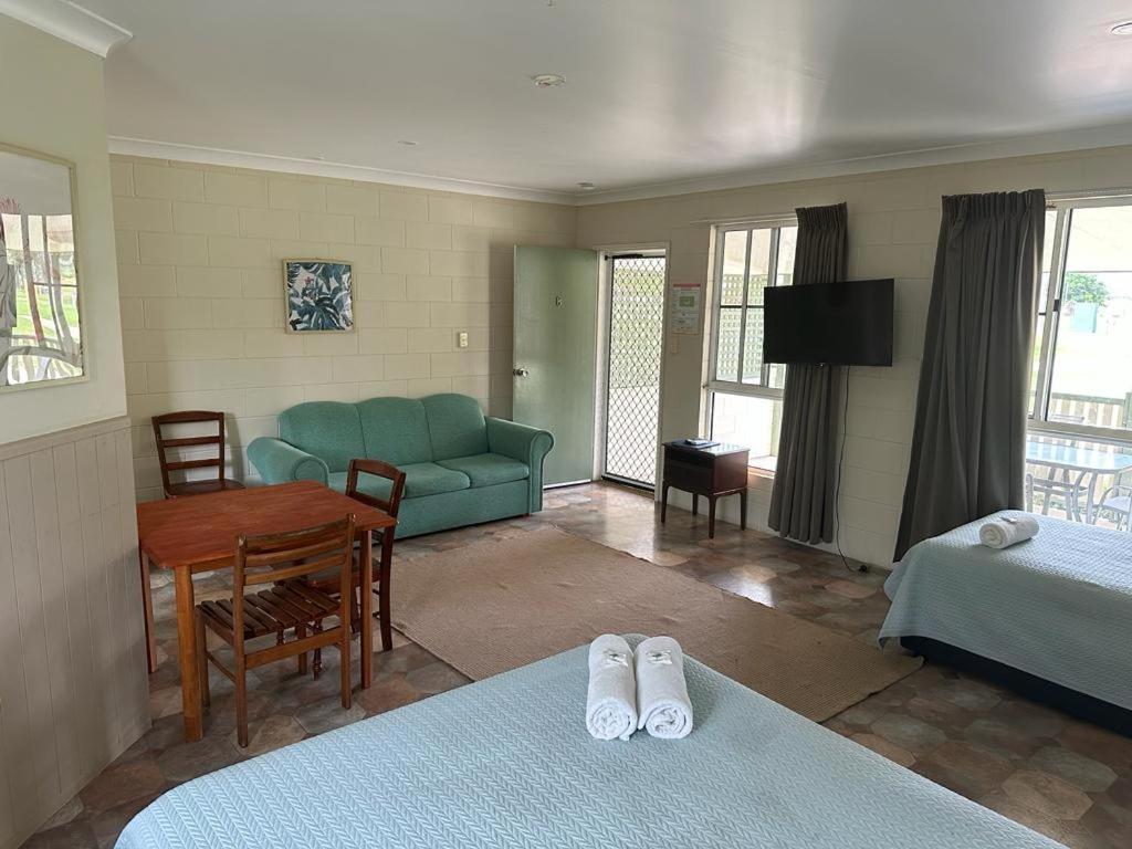 Family Room with Private Bathroom photo 2