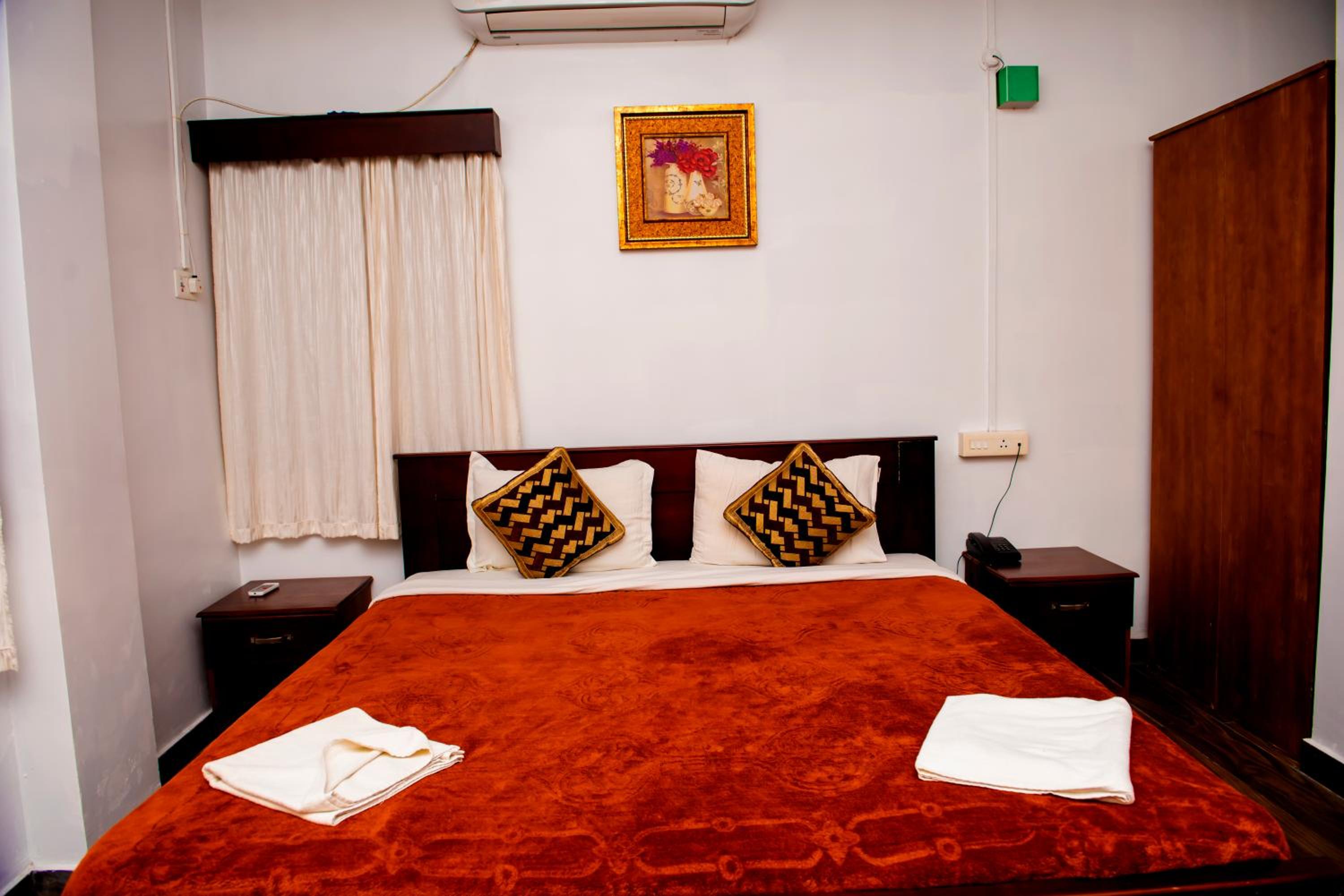 Deluxe Double Room (2 Adults + 1 Child)