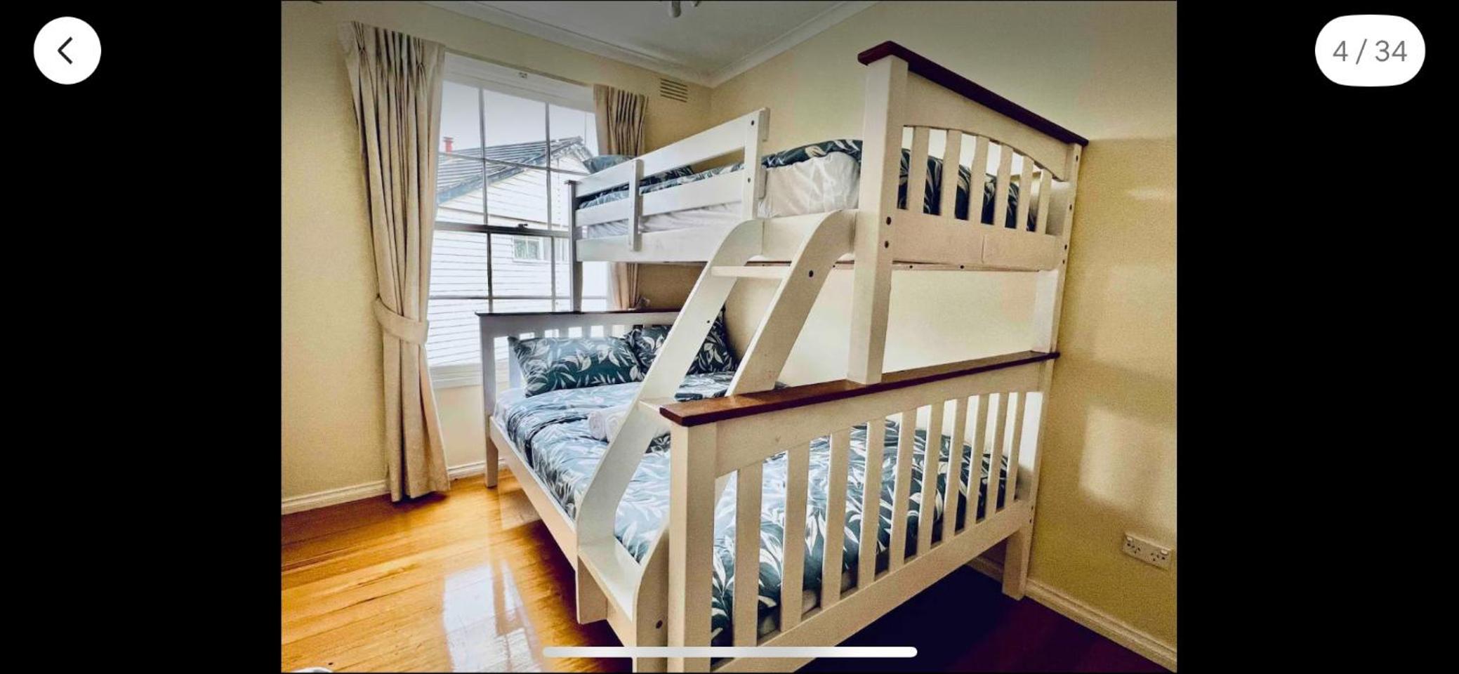 Five-Bedroom House photo 1