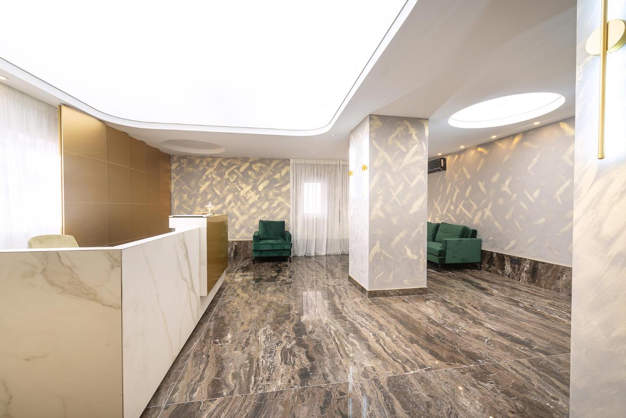 Deluxe King Room - Photo 12