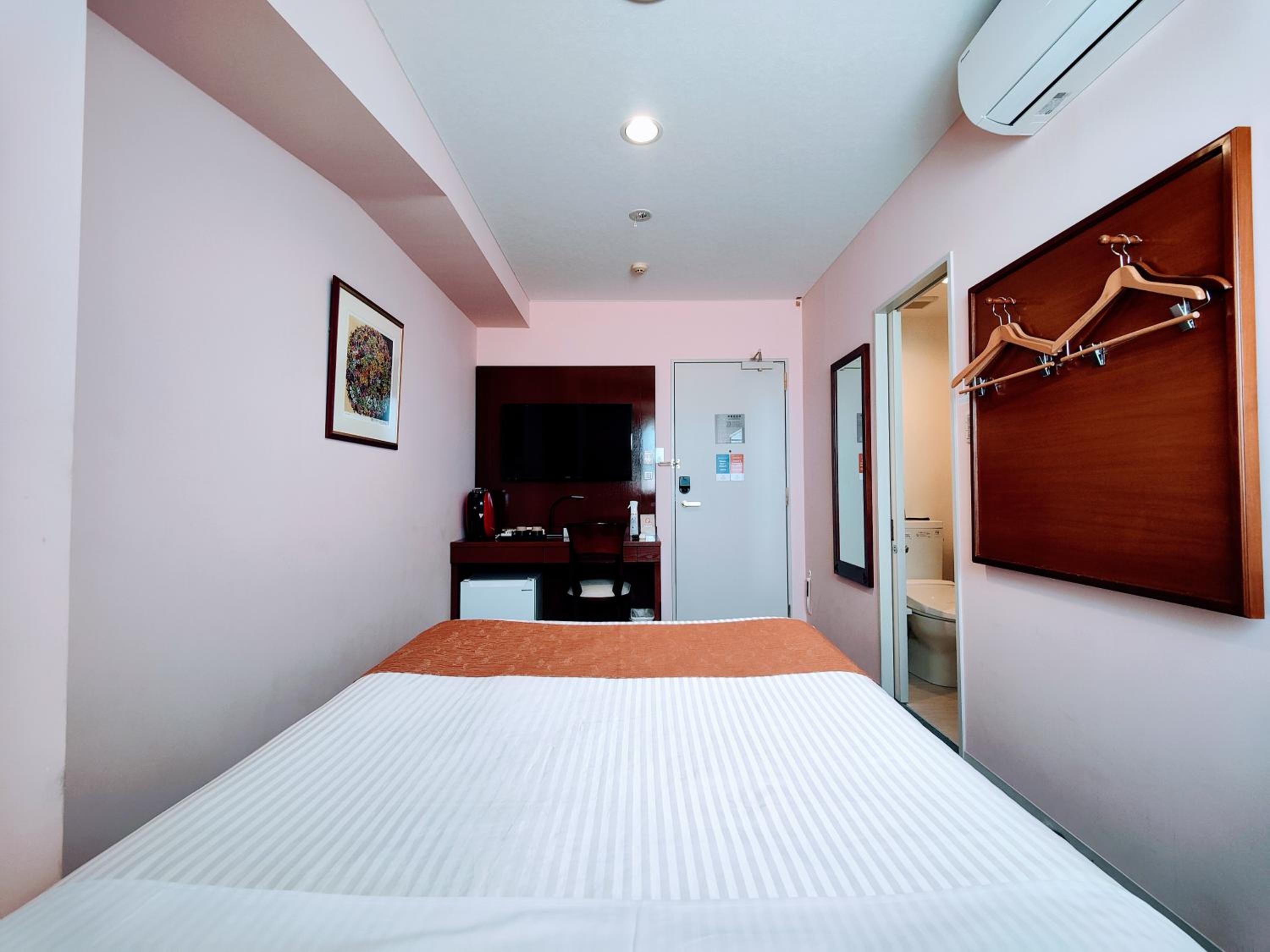 Deluxe Double Room With Small Double Bed - Non-Smoking