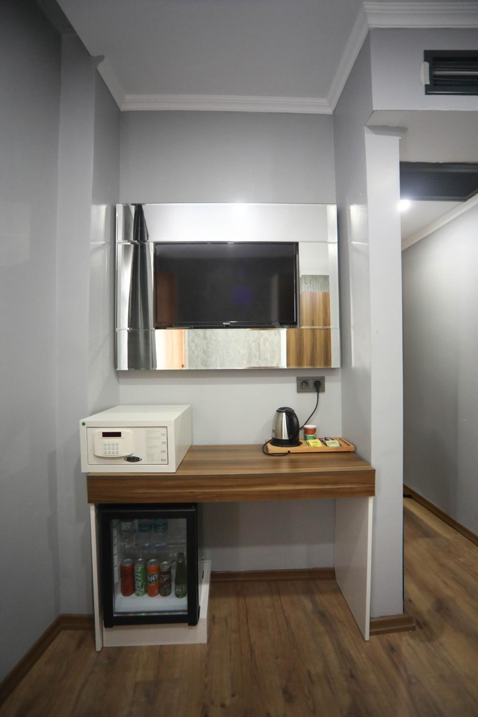 Basic Triple Room photo 3