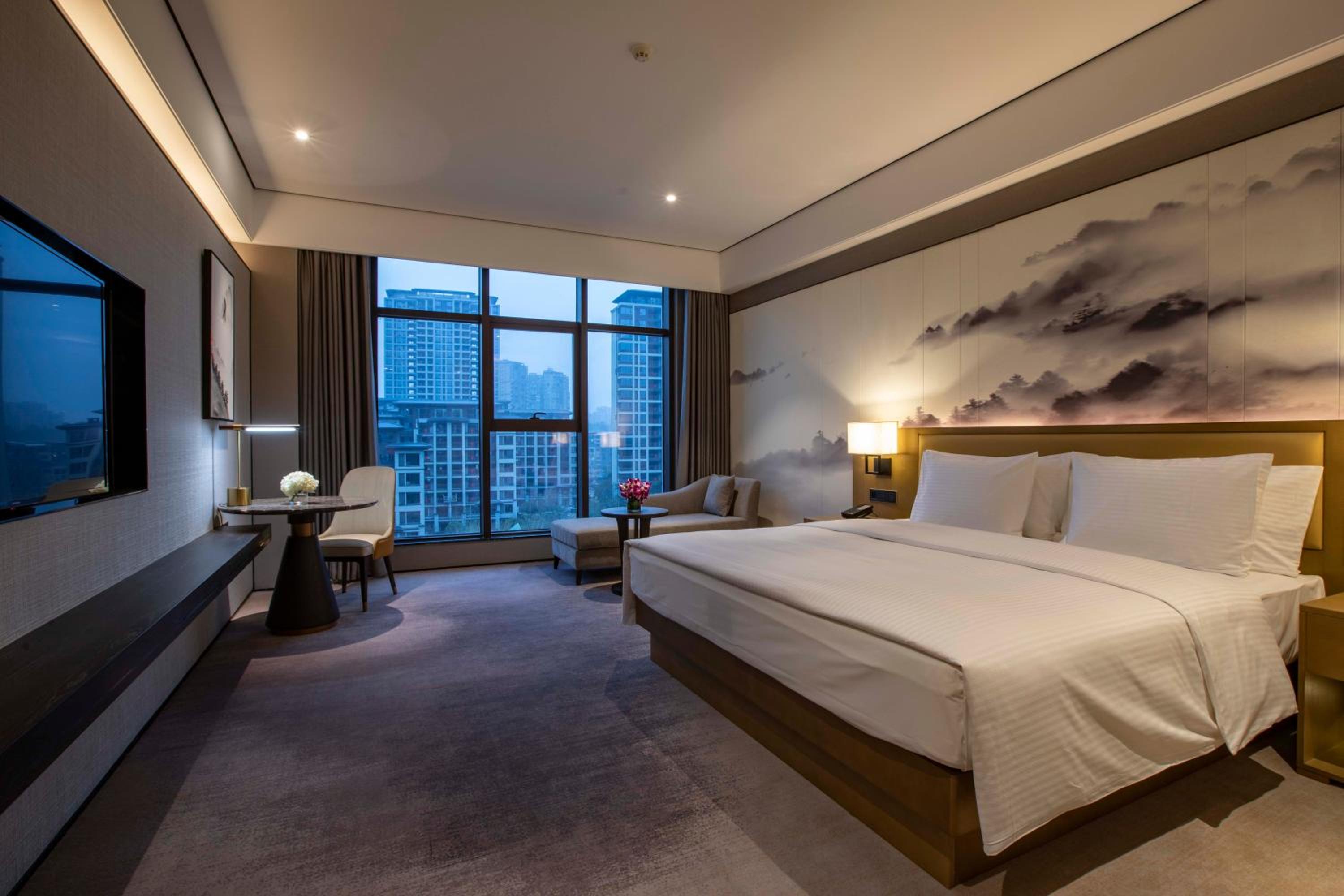 Deluxe Queen Room
