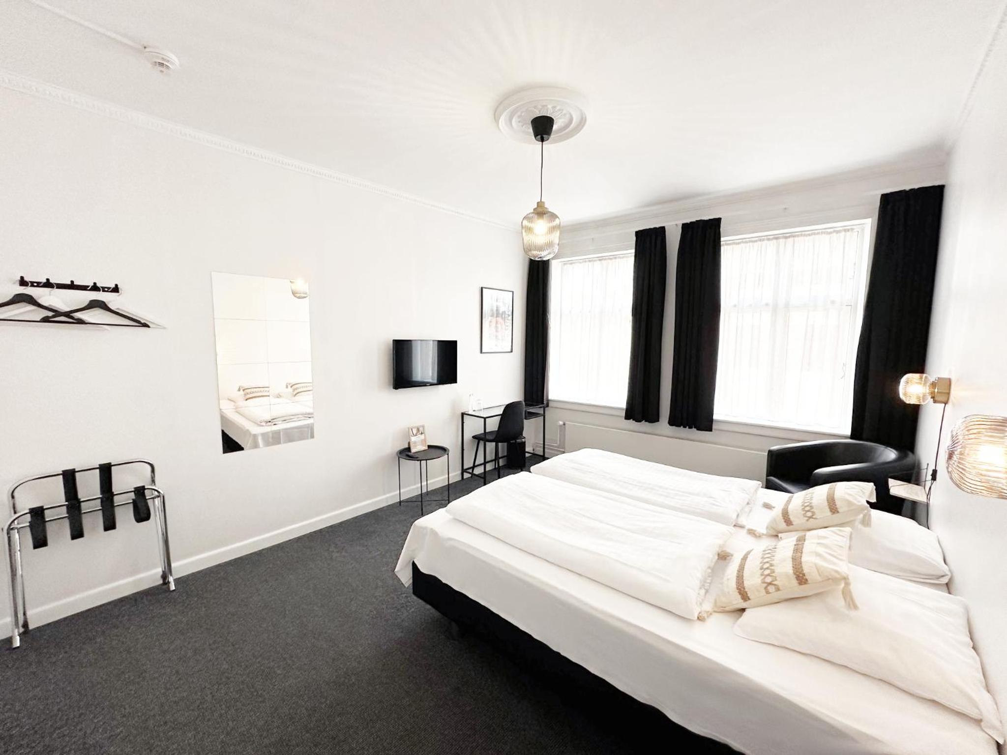 Double Room with Private Bathroom photo 1