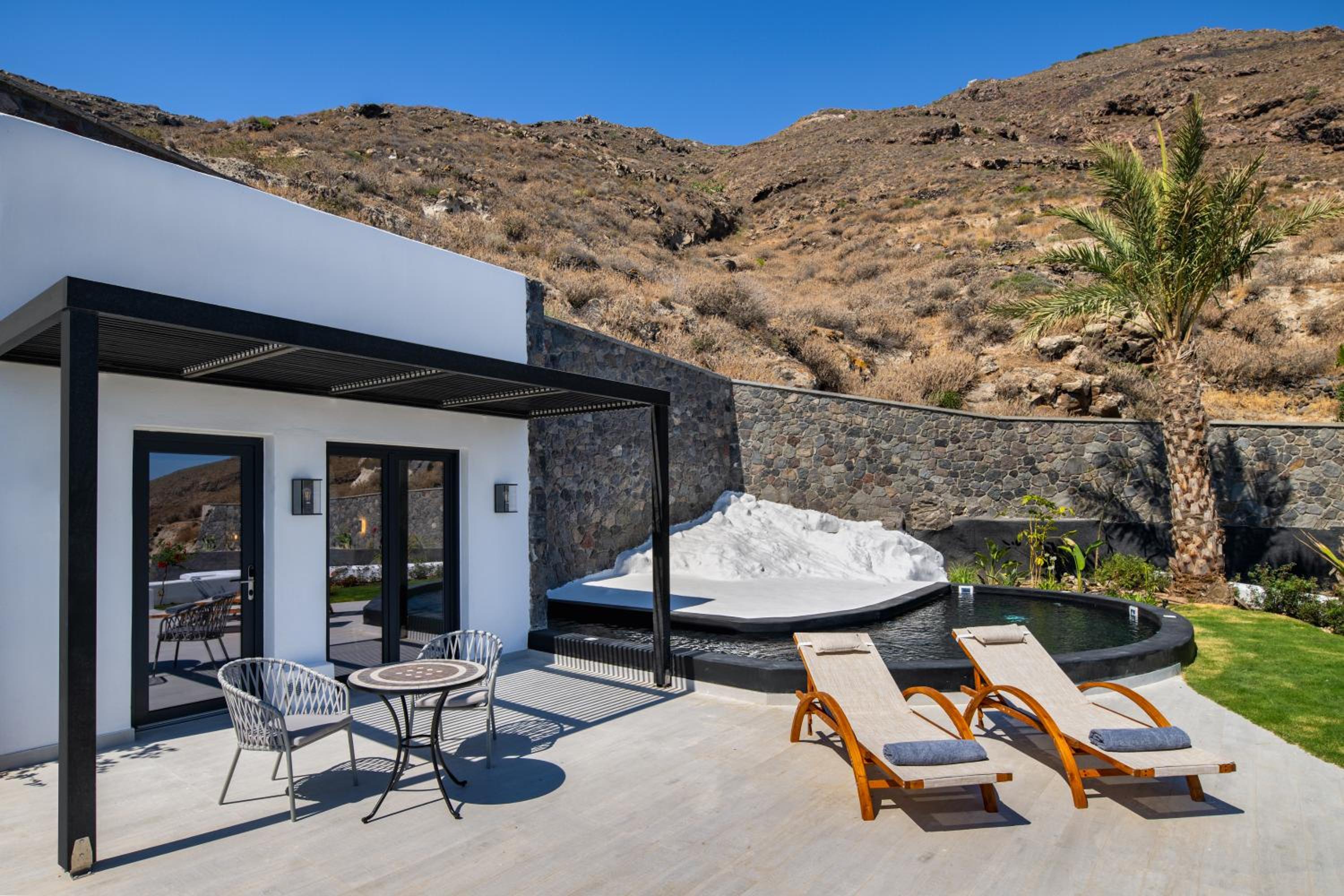 Honeymoon Suite with Private Pool photo 3