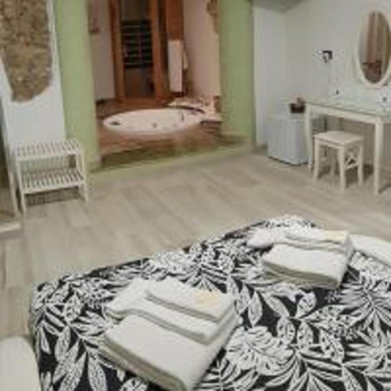 Suite with Hot Tub