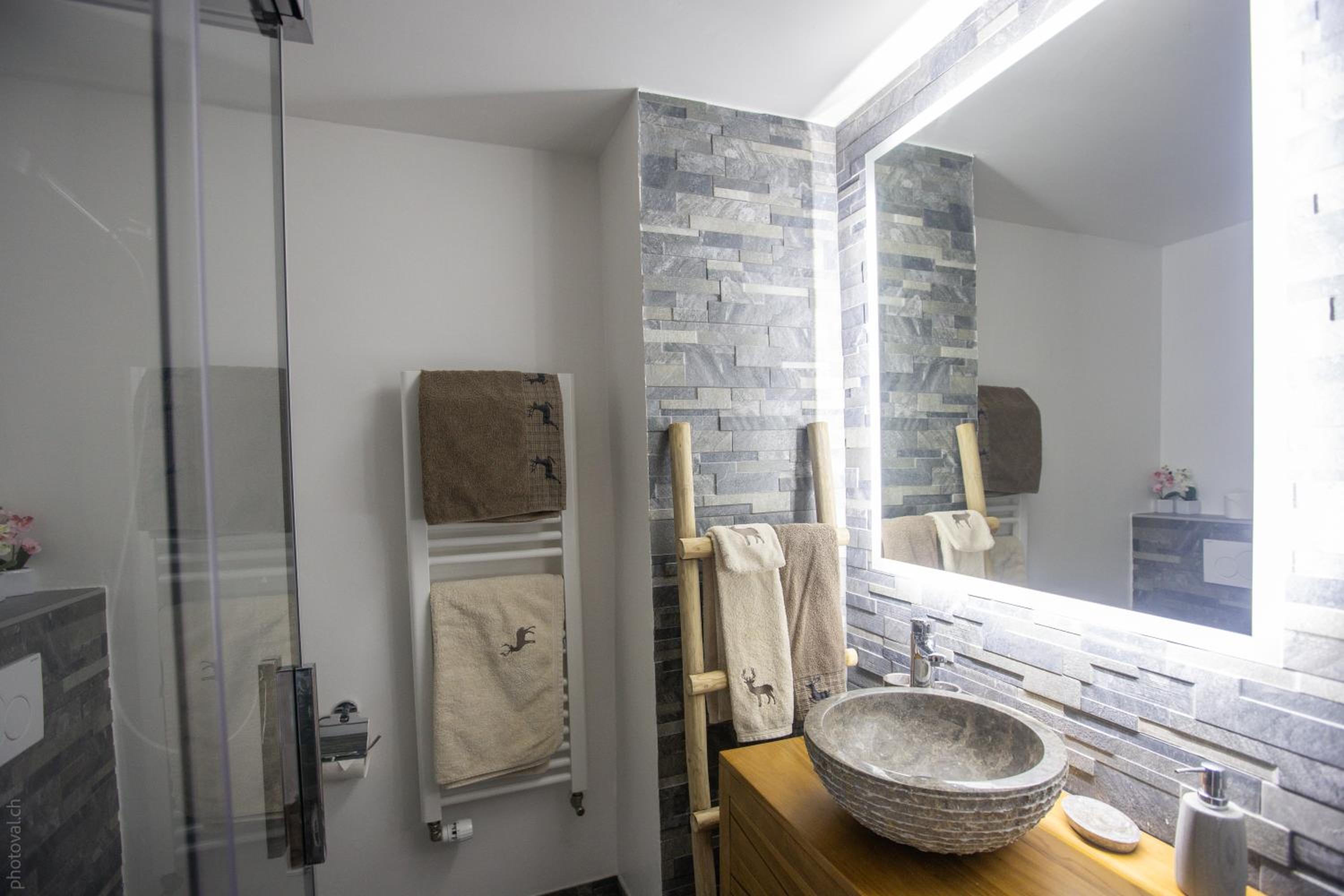 Deluxe Suite with Spa Bath photo 3