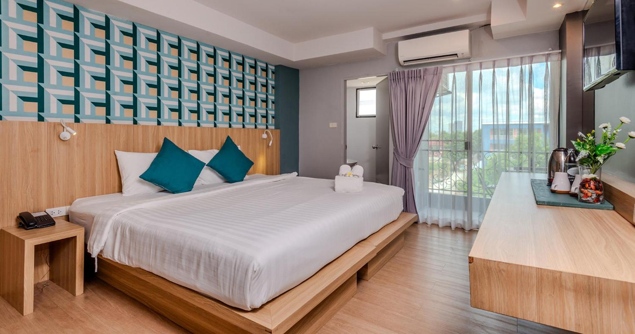 Deluxe Double Or Twin Room With Pool View