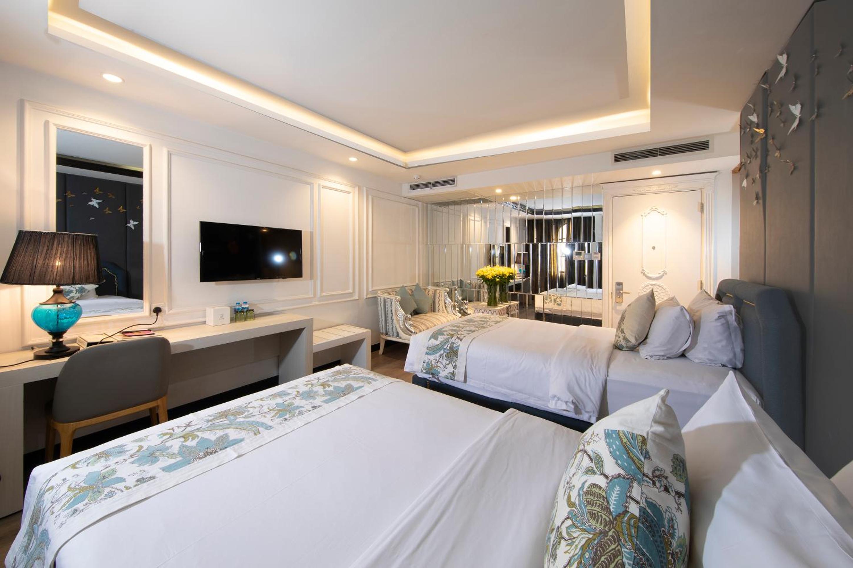 Premier Suite With Kitchenette - Afternoon Tea photo 2
