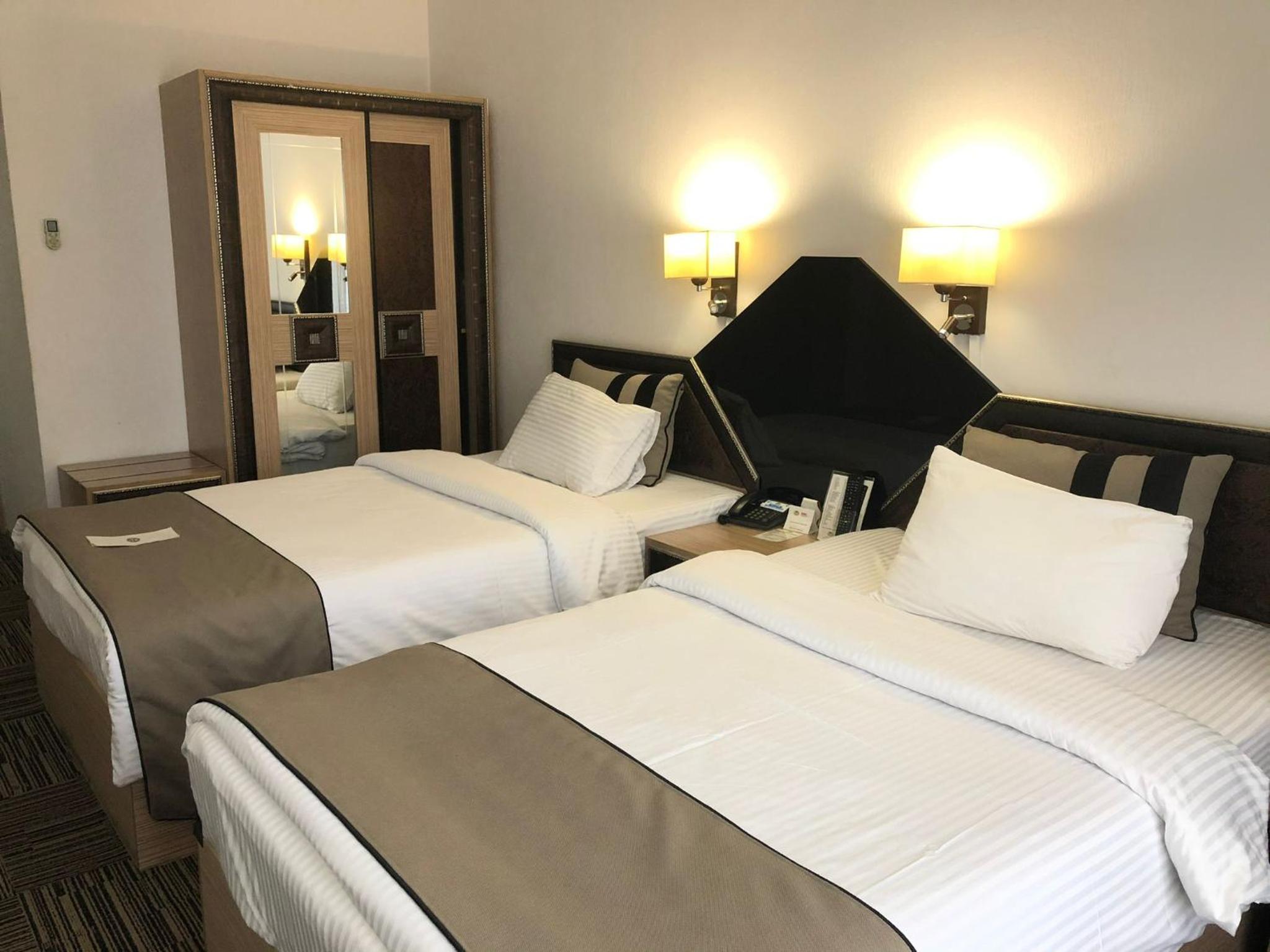 Double or Twin Room - Photo 11