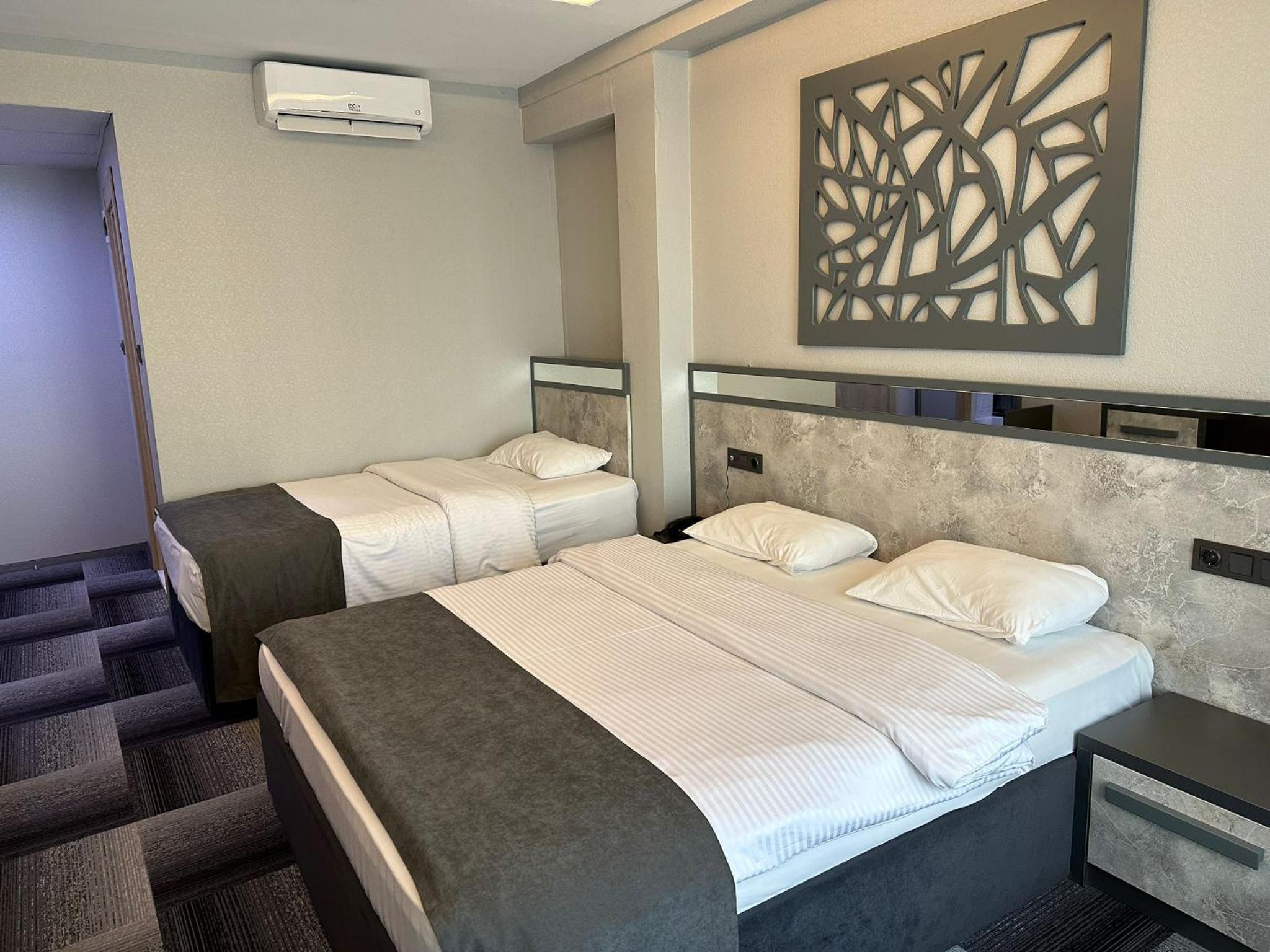 Double or Twin Room - Photo 5