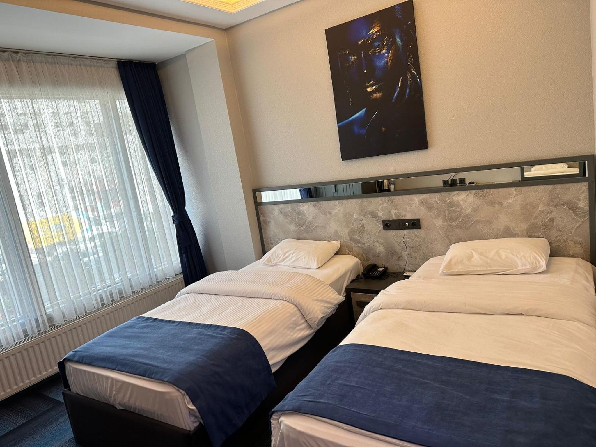 Double or Twin Room - Photo 4