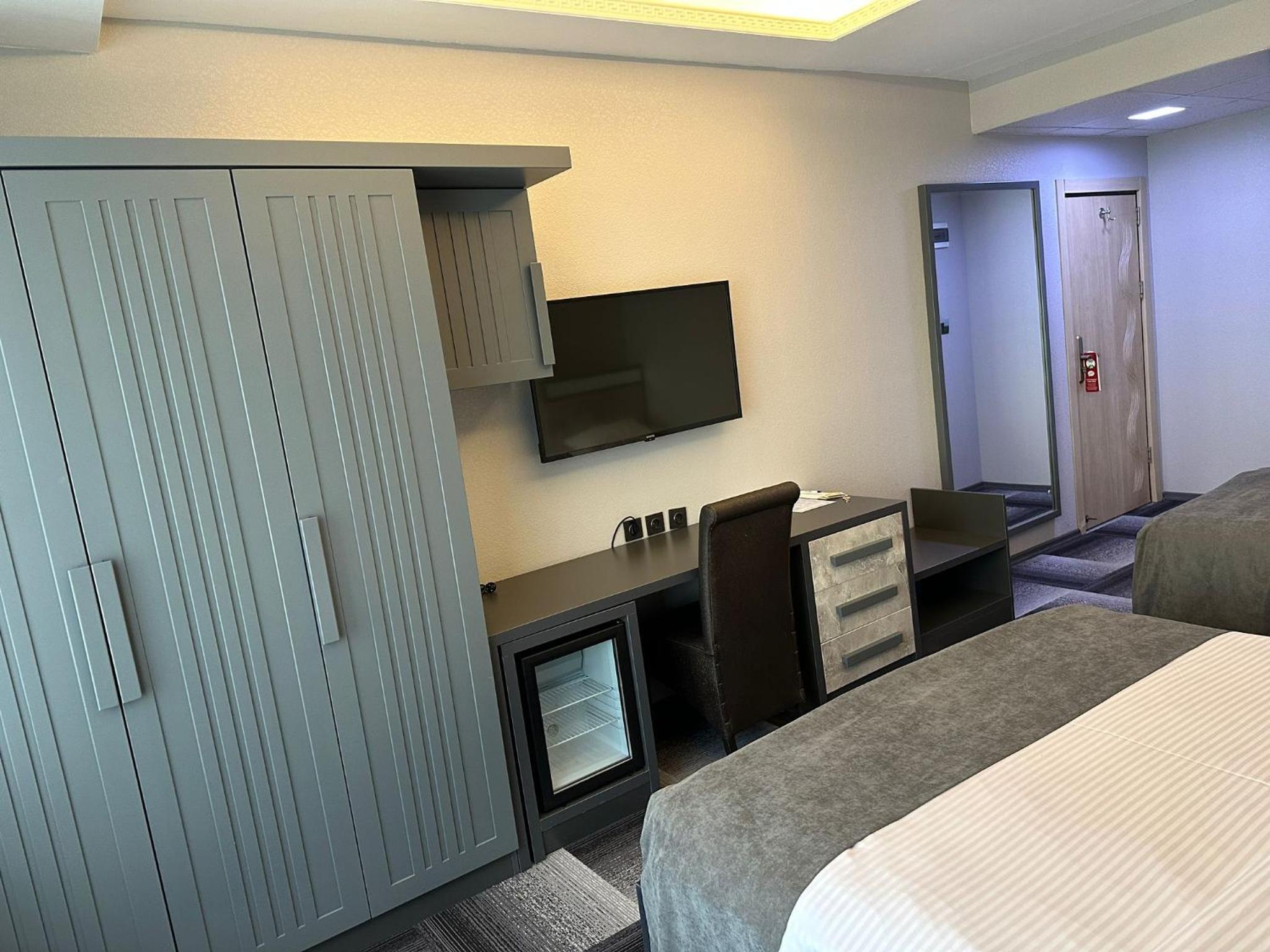 Double or Twin Room - Photo 9