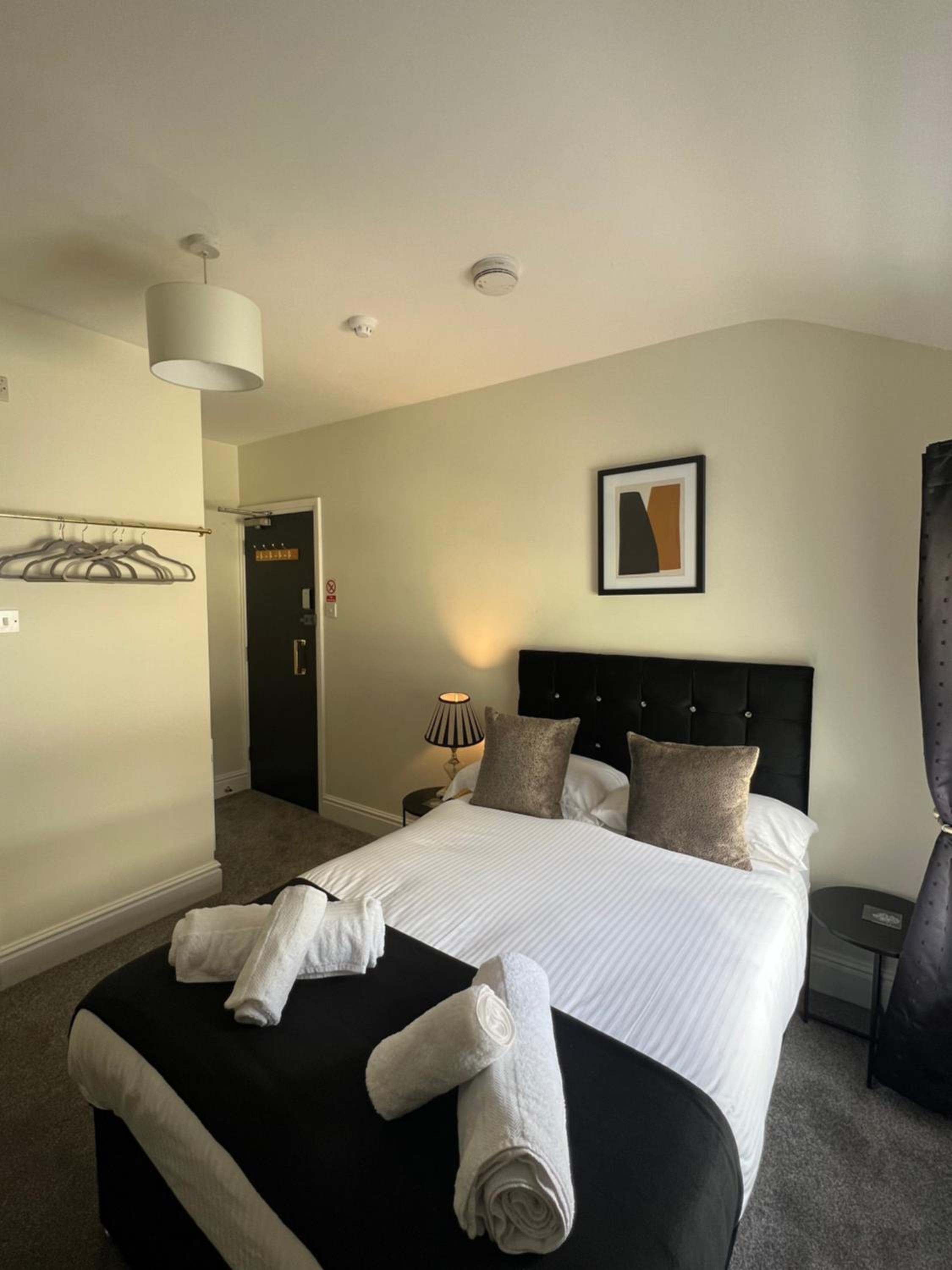 Queen Room photo 1